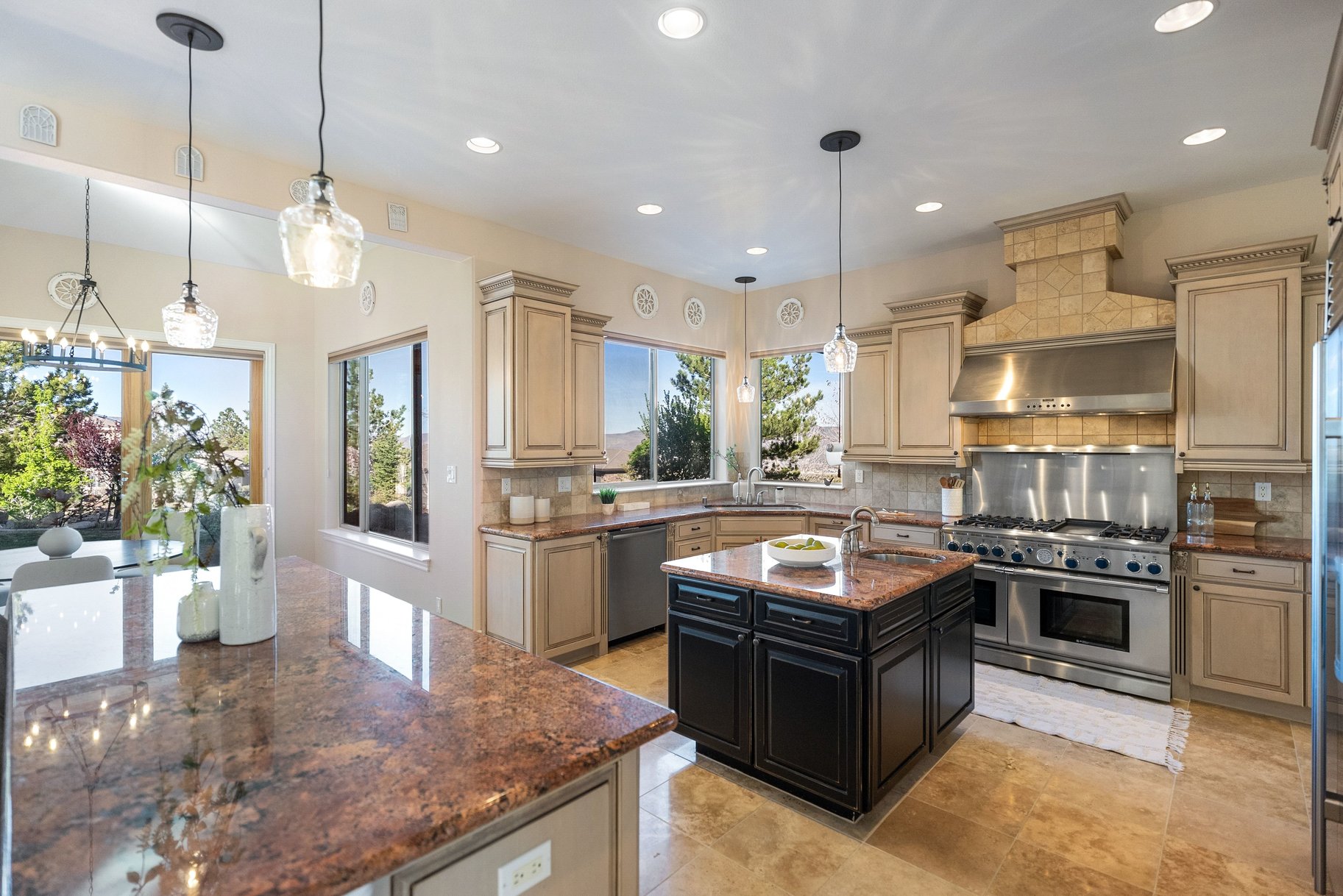  Private Mountain Estate with Elevated Views - 物件實景