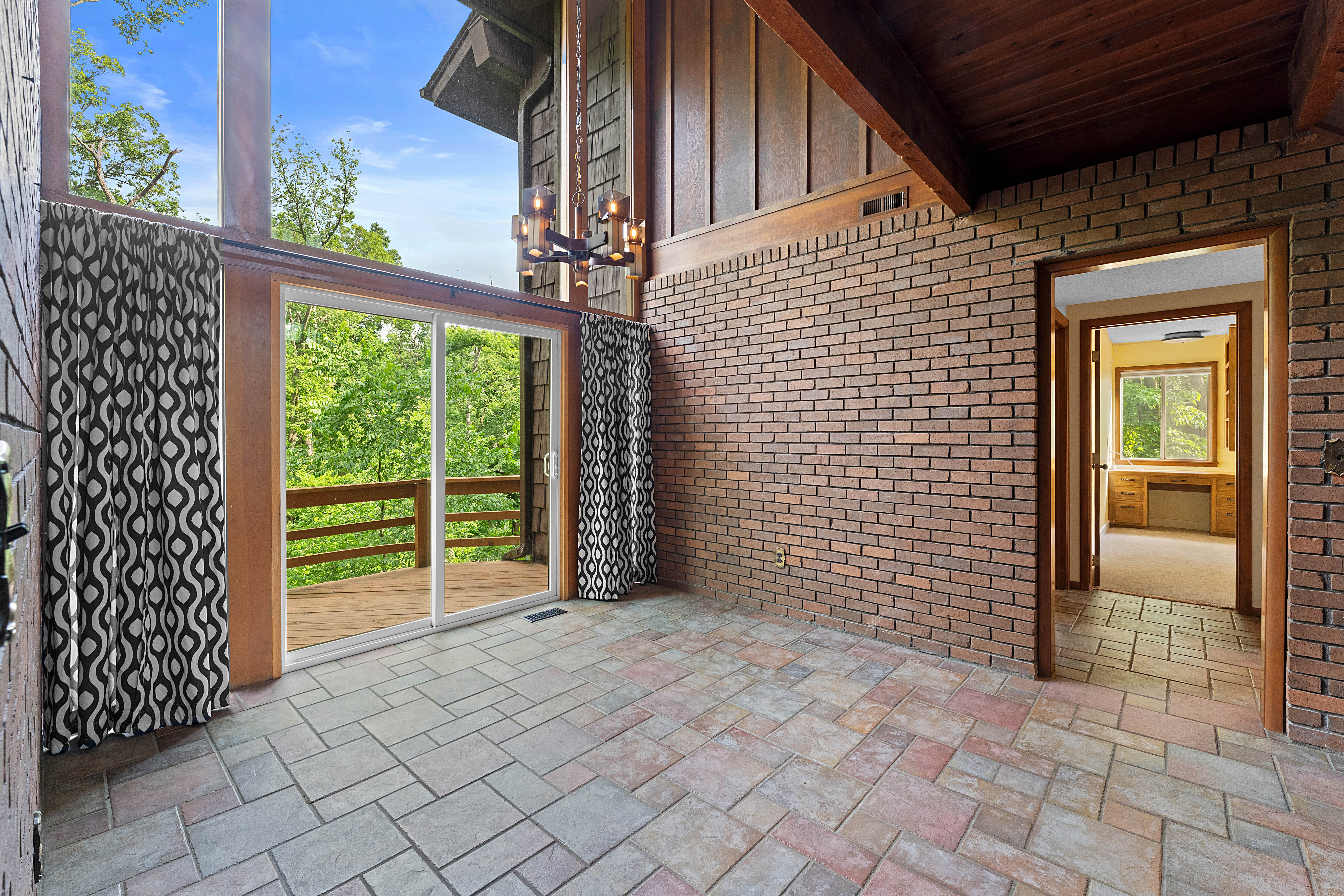 Bentonville, Arkansas, 72712, United States, 3 Bedrooms Bedrooms, ,2 BathroomsBathrooms,Residential,For Sale,1846586