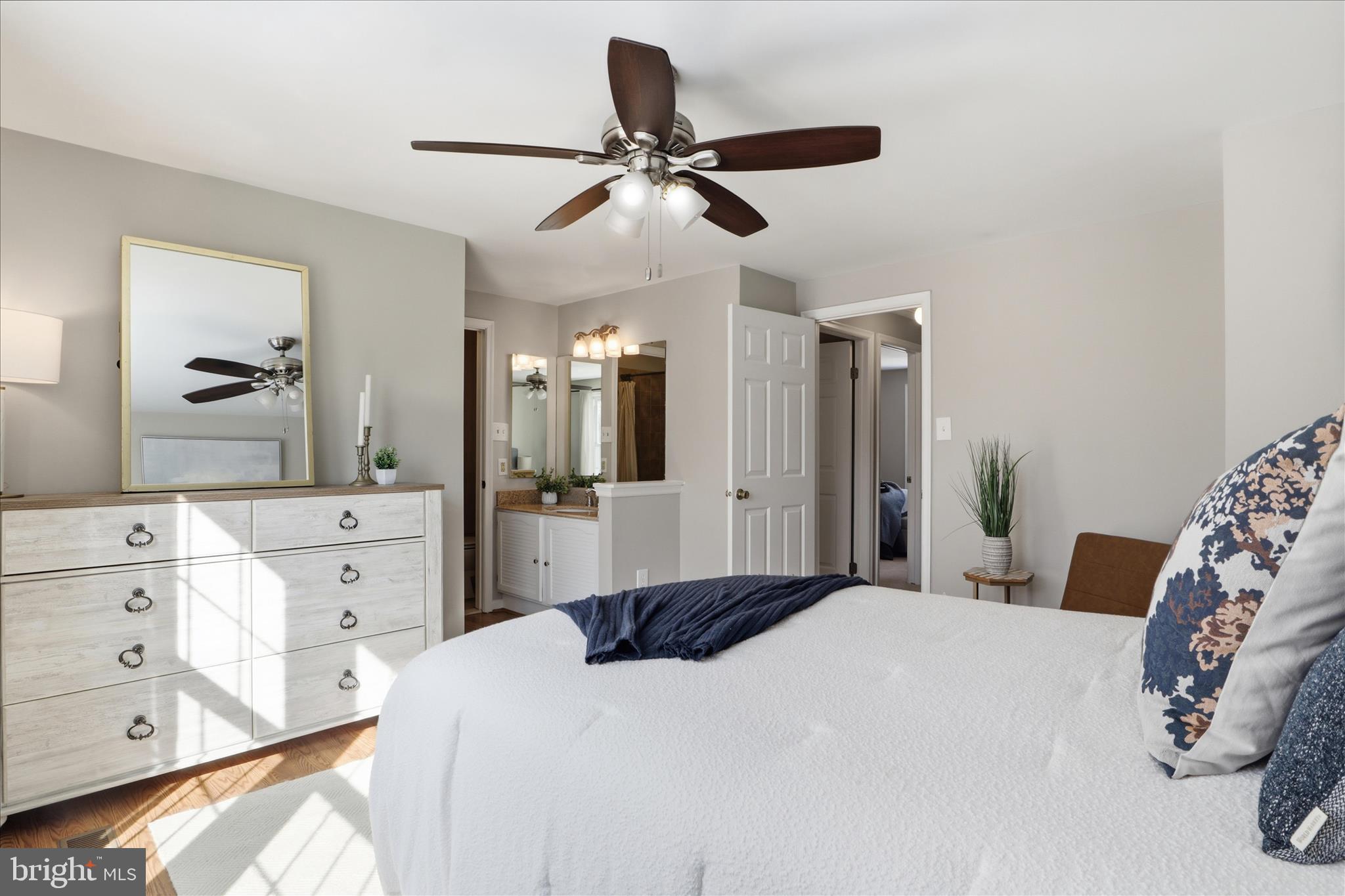 Reston, Virginia, 20194, United States, 2 Bedrooms Bedrooms, ,4 BathroomsBathrooms,Residential,For Sale,2015331