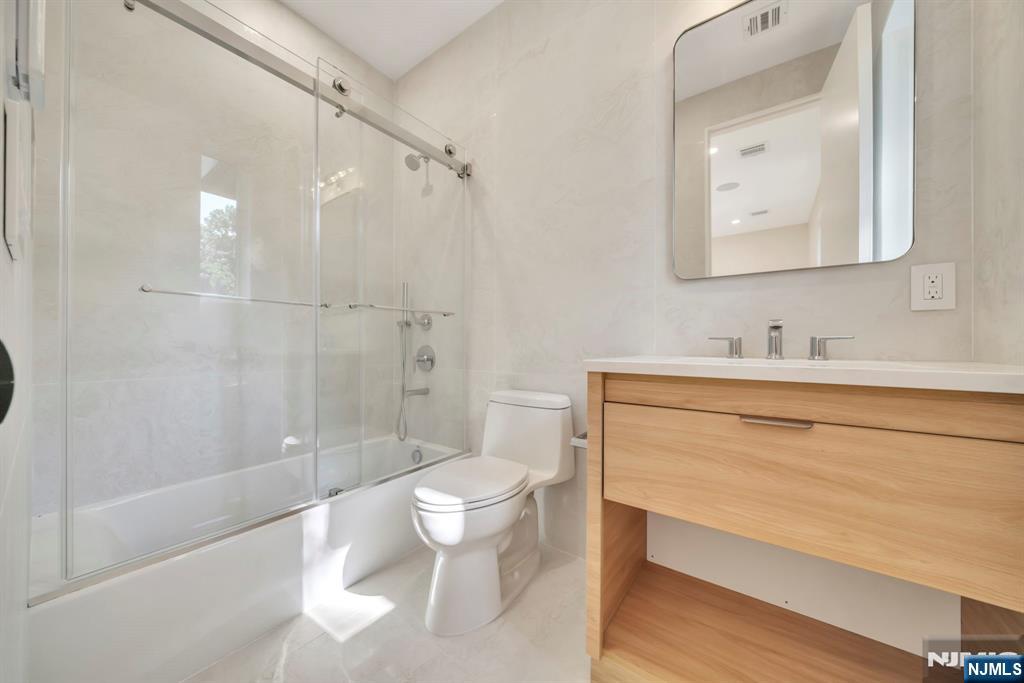 Tenafly, New Jersey, 07670, United States, 6 Bedrooms Bedrooms, ,6 BathroomsBathrooms,Residential,For Sale,1906714