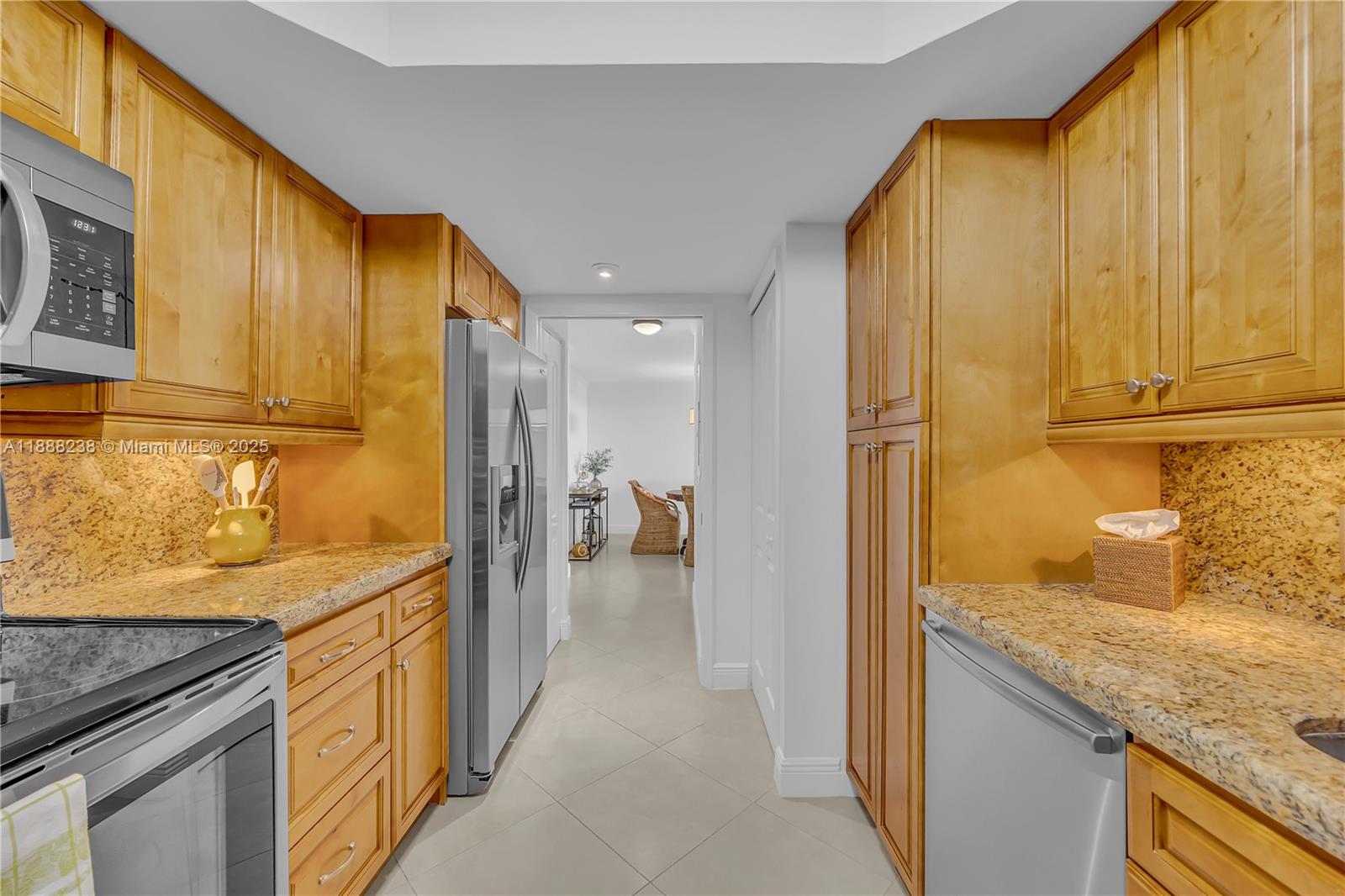 Coral Gables, Florida, 33134, United States, 2 Bedrooms Bedrooms, ,3 BathroomsBathrooms,Residential,For Sale,1987506