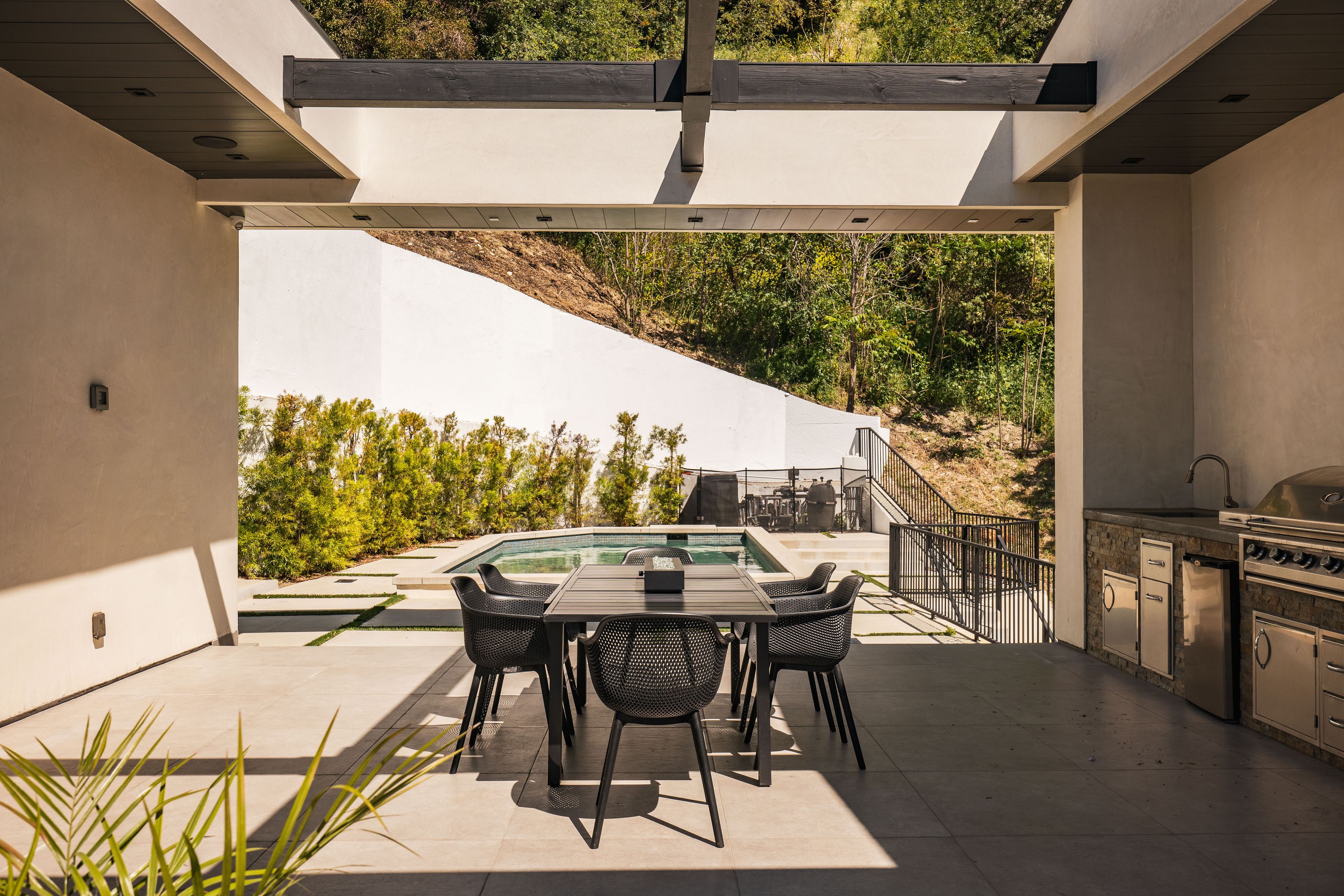  3920 Knobhill Drive - 物件實景