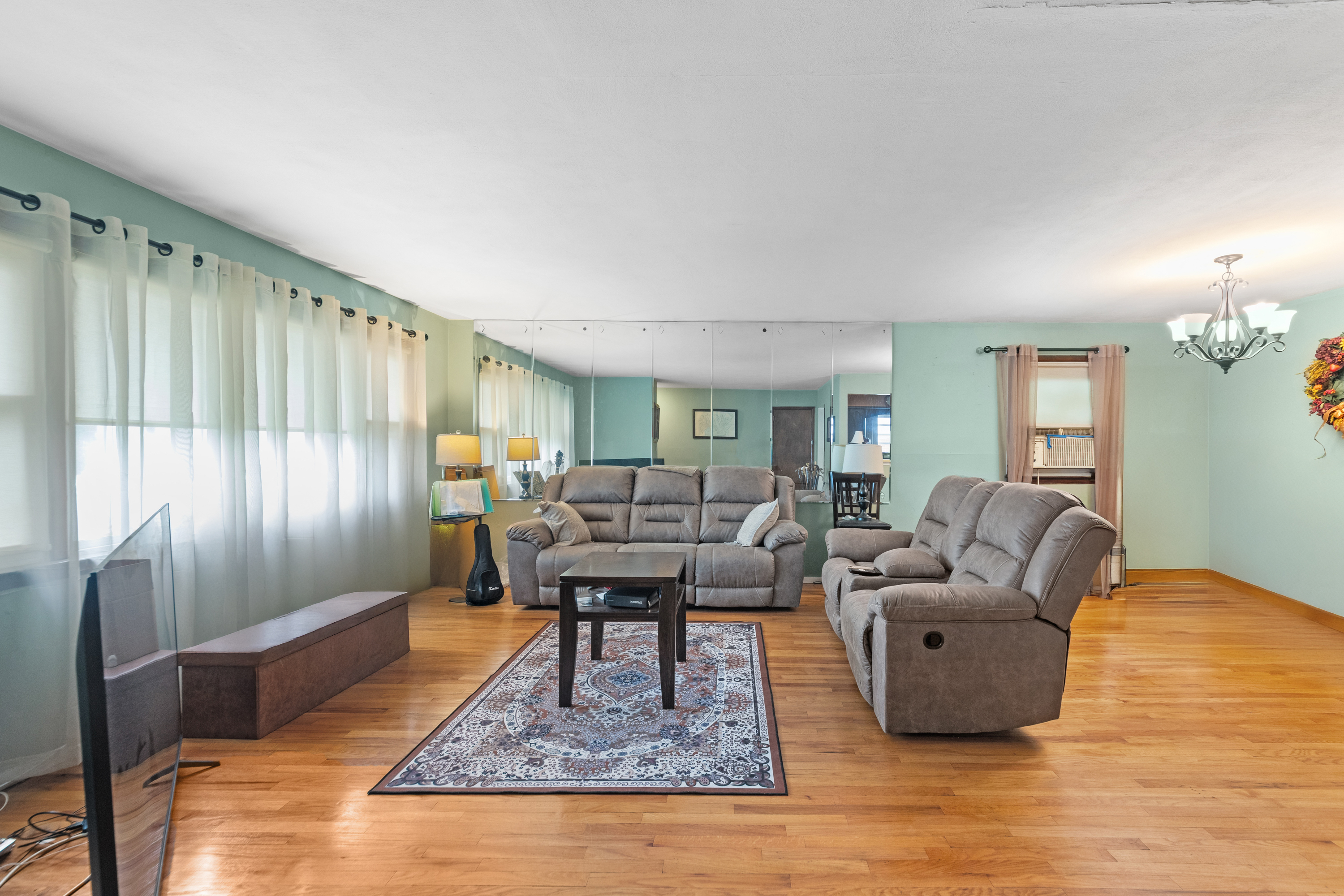 Staten Island, New York, 10305, United States, 8 Bedrooms Bedrooms, ,3 BathroomsBathrooms,Residential,For Sale,1837884