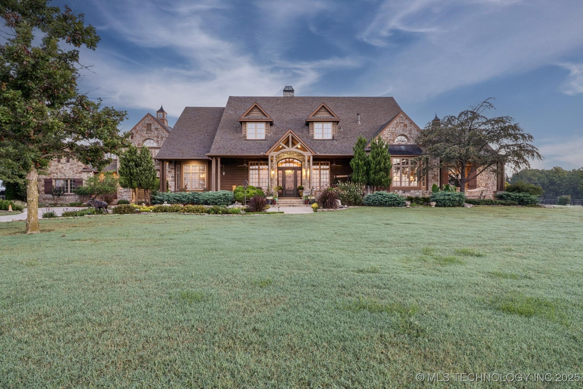 Mounds, Oklahoma, 74047, United States, 4 Bedrooms Bedrooms, ,6 BathroomsBathrooms,Residential,For Sale,1960960