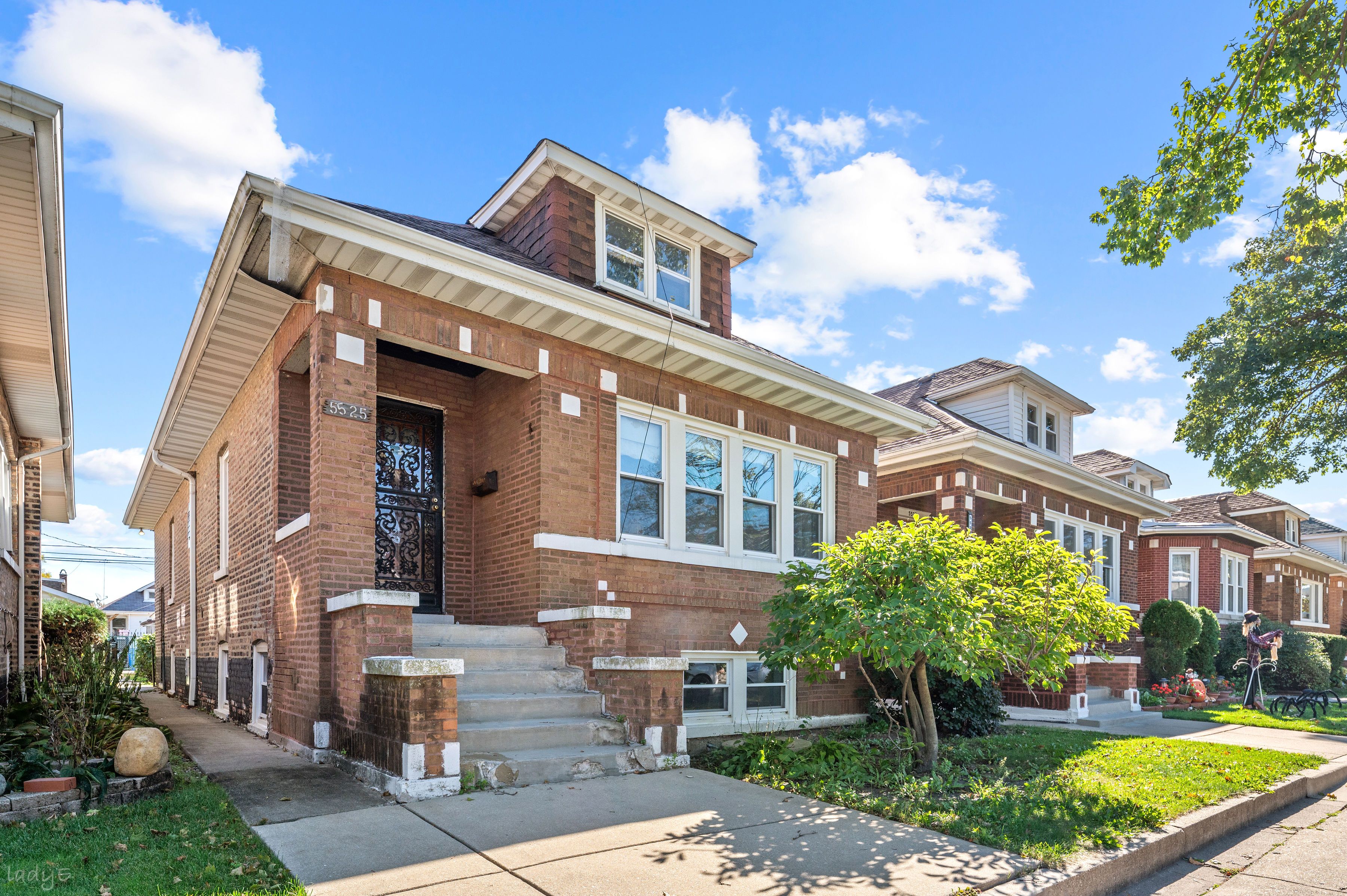  Rehab Opportunity in Desirable Gage Park Neighborhood - 物件實景