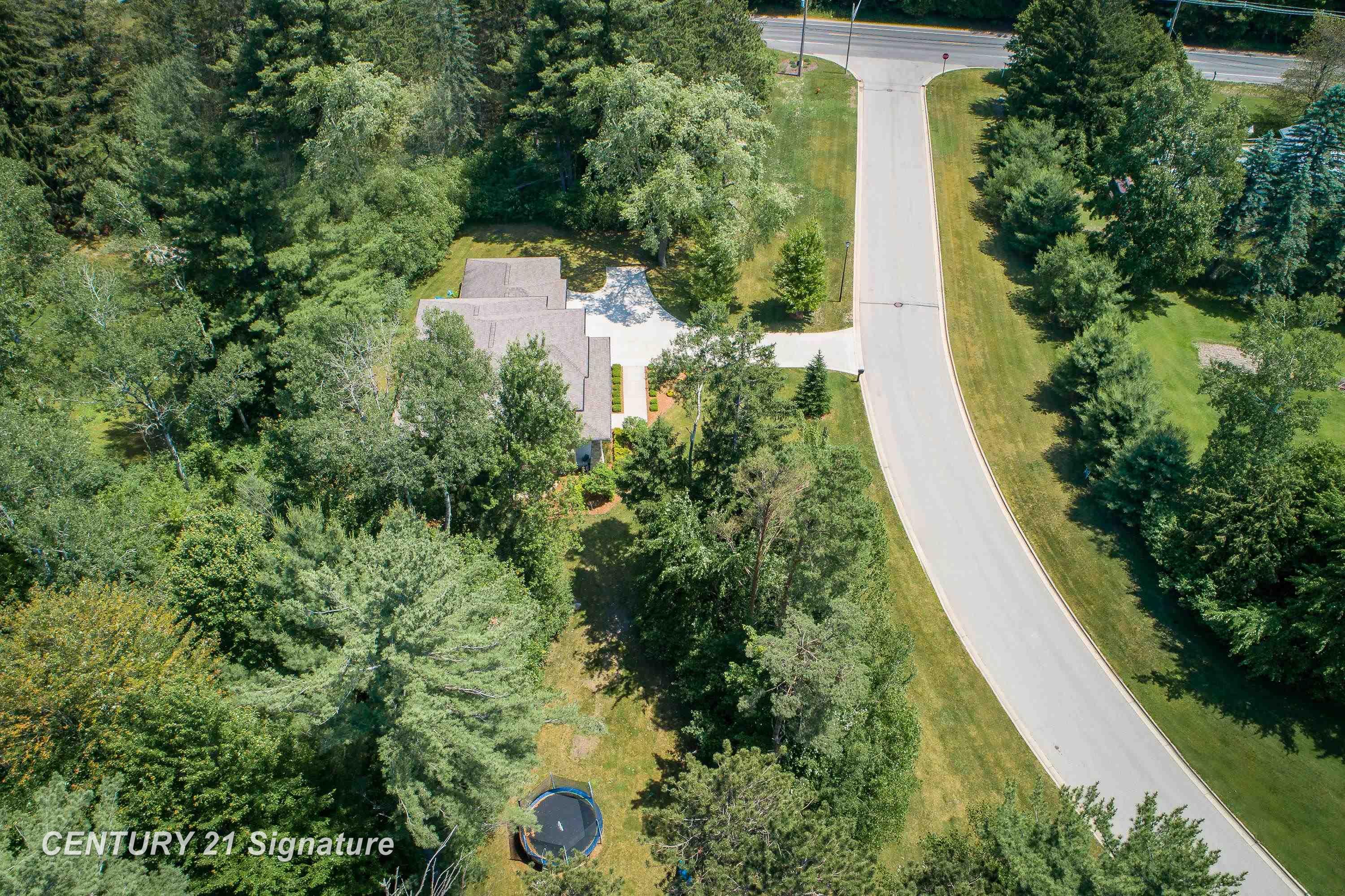 Midland, Michigan, 48642, United States, 4 Bedrooms Bedrooms, ,5 BathroomsBathrooms,Residential,For Sale,1975618