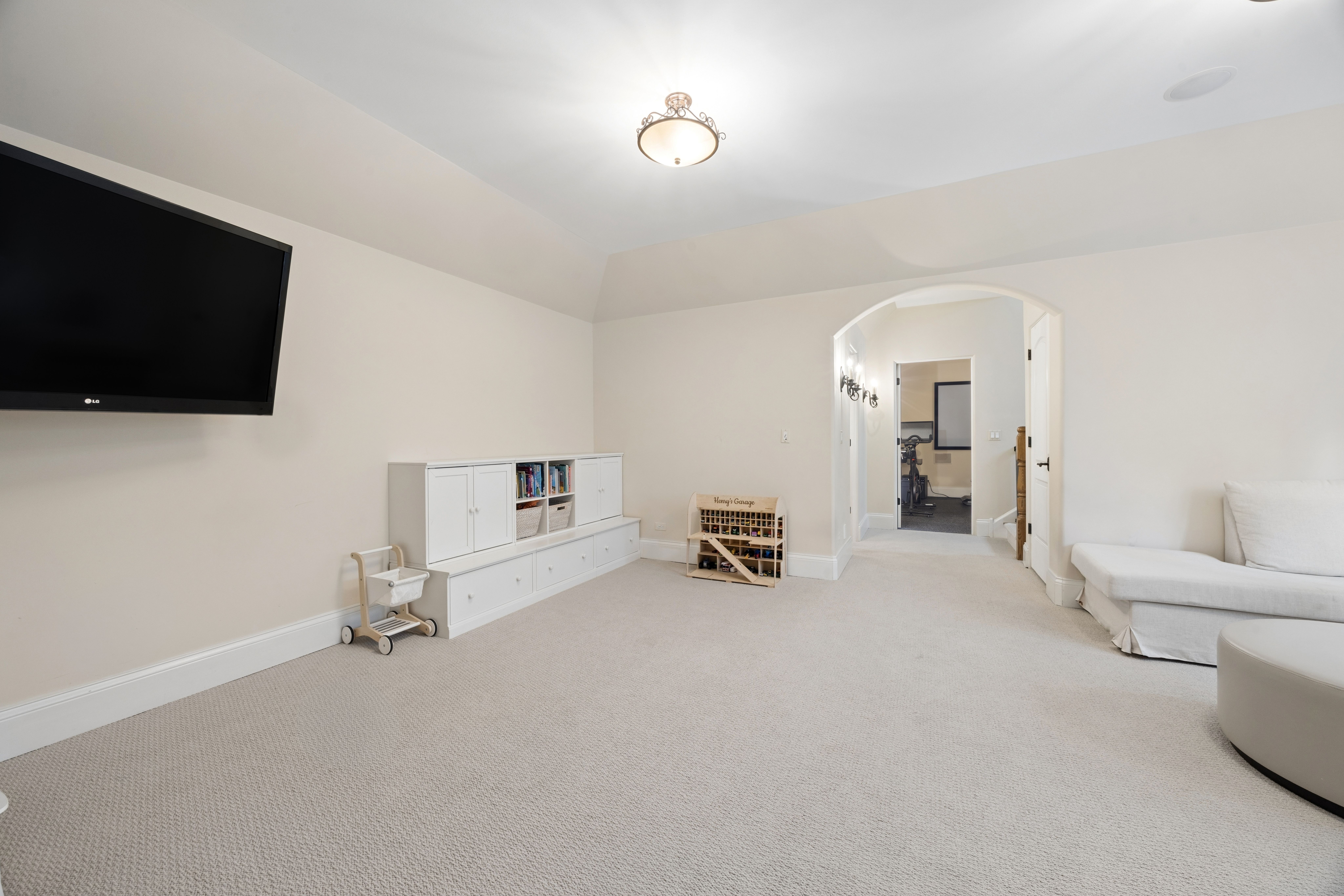  Timeless Architectural Detail with Warm, Inviting Living Spaces - 物件實景