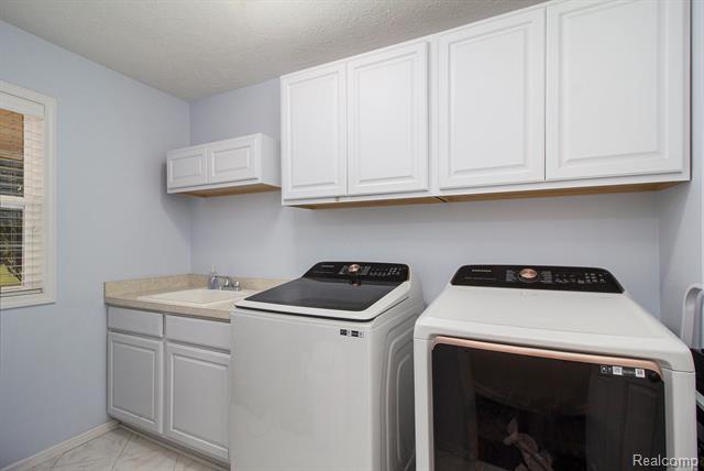 Oceola Twp, Michigan, 48843, United States, 3 Bedrooms Bedrooms, ,4 BathroomsBathrooms,Residential,For Sale,1980235