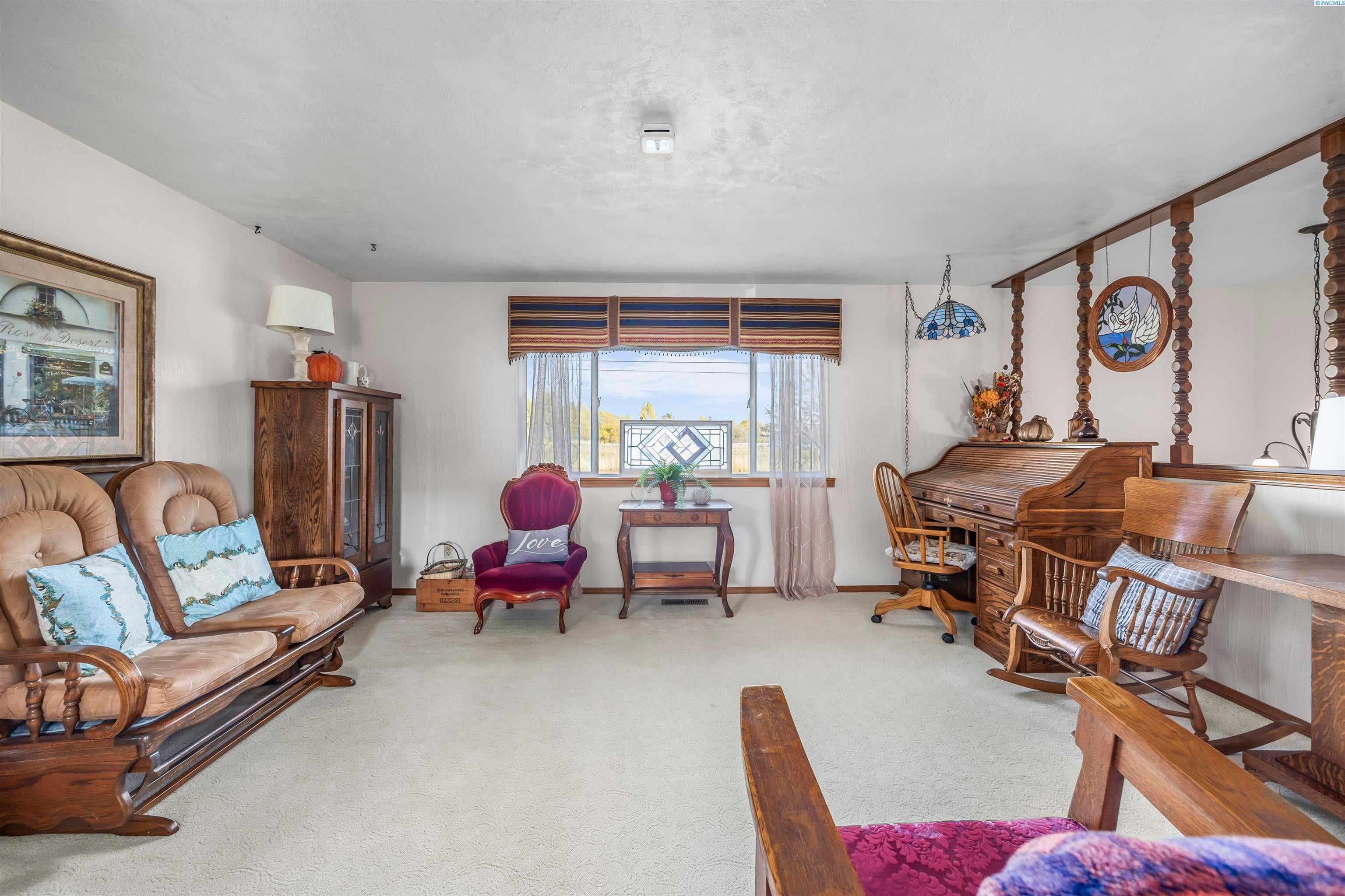 Prosser, Washington, 99350, United States, 4 Bedrooms Bedrooms, ,1 BathroomBathrooms,Residential,For Sale,1984108