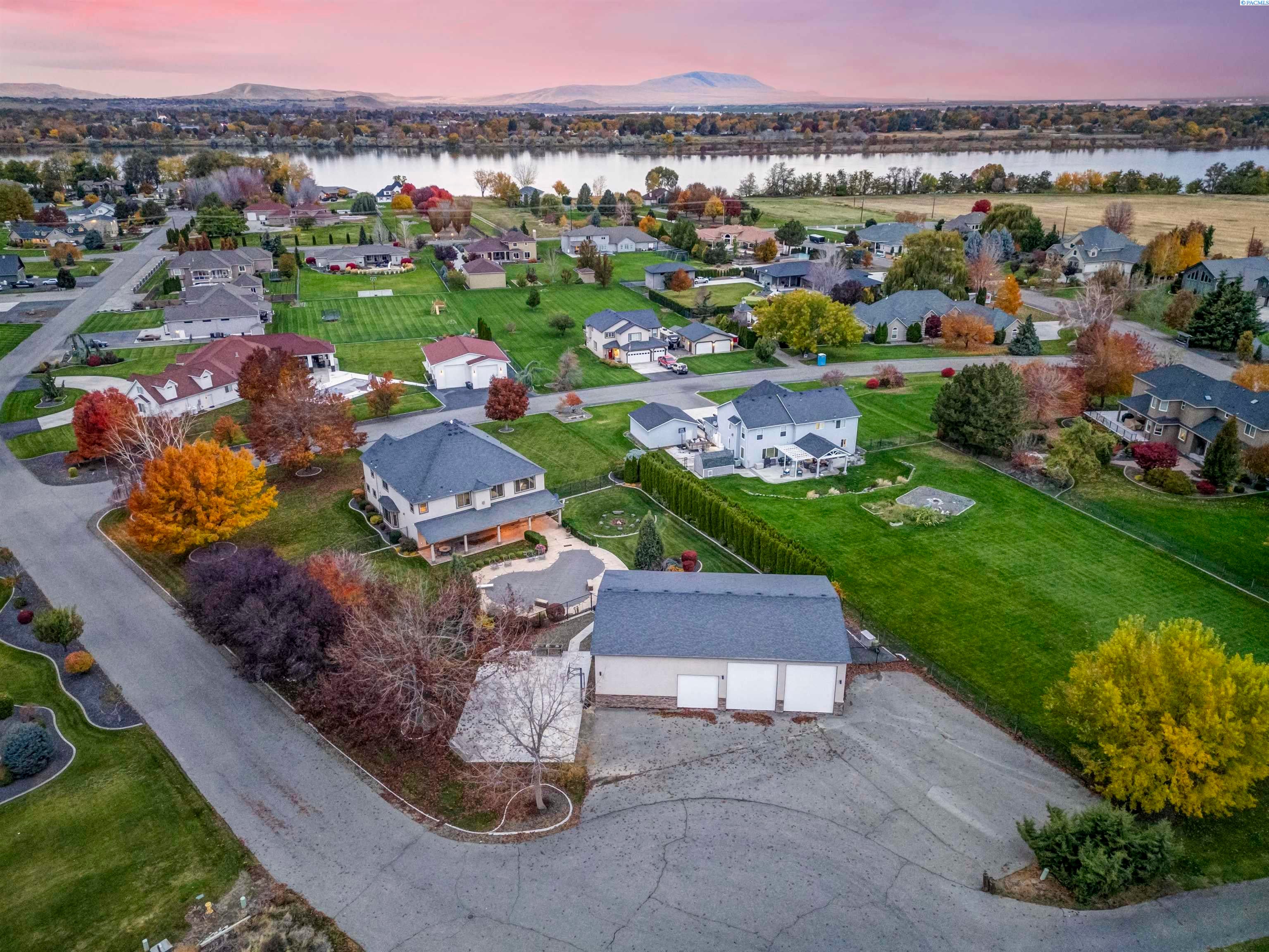 Pasco, Washington, 99301, United States, 5 Bedrooms Bedrooms, ,4 BathroomsBathrooms,Residential,For Sale,1988519