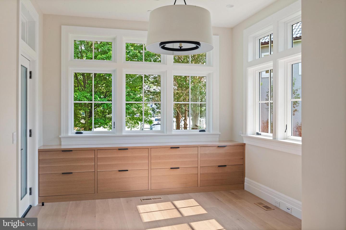 Annapolis, Maryland, 21403, United States, 4 Bedrooms Bedrooms, ,6 BathroomsBathrooms,Residential,For Sale,1940452