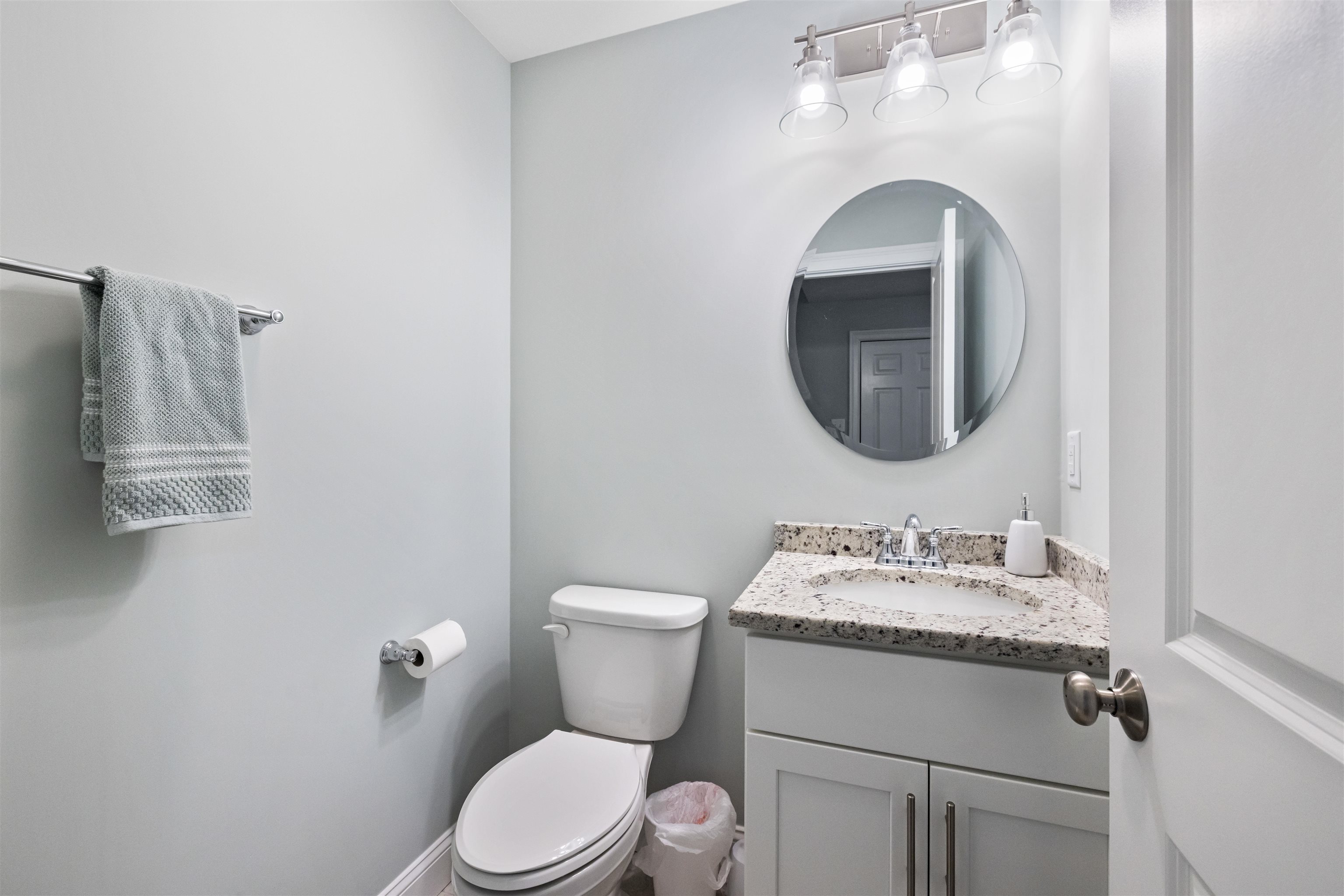 Hudson, New Hampshire, 03051, United States, 3 Bedrooms Bedrooms, ,2 BathroomsBathrooms,Residential,For Sale,1990943