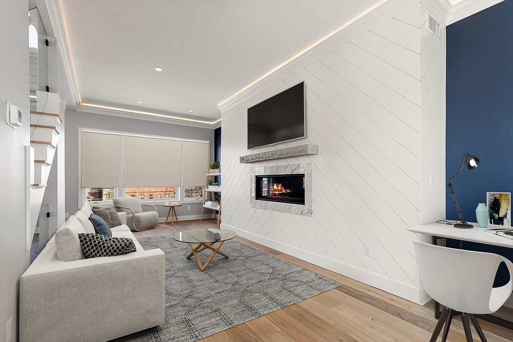 Waltham, Massachusetts, 02453, United States, 4 Bedrooms Bedrooms, ,4 BathroomsBathrooms,Residential,For Sale,1997475