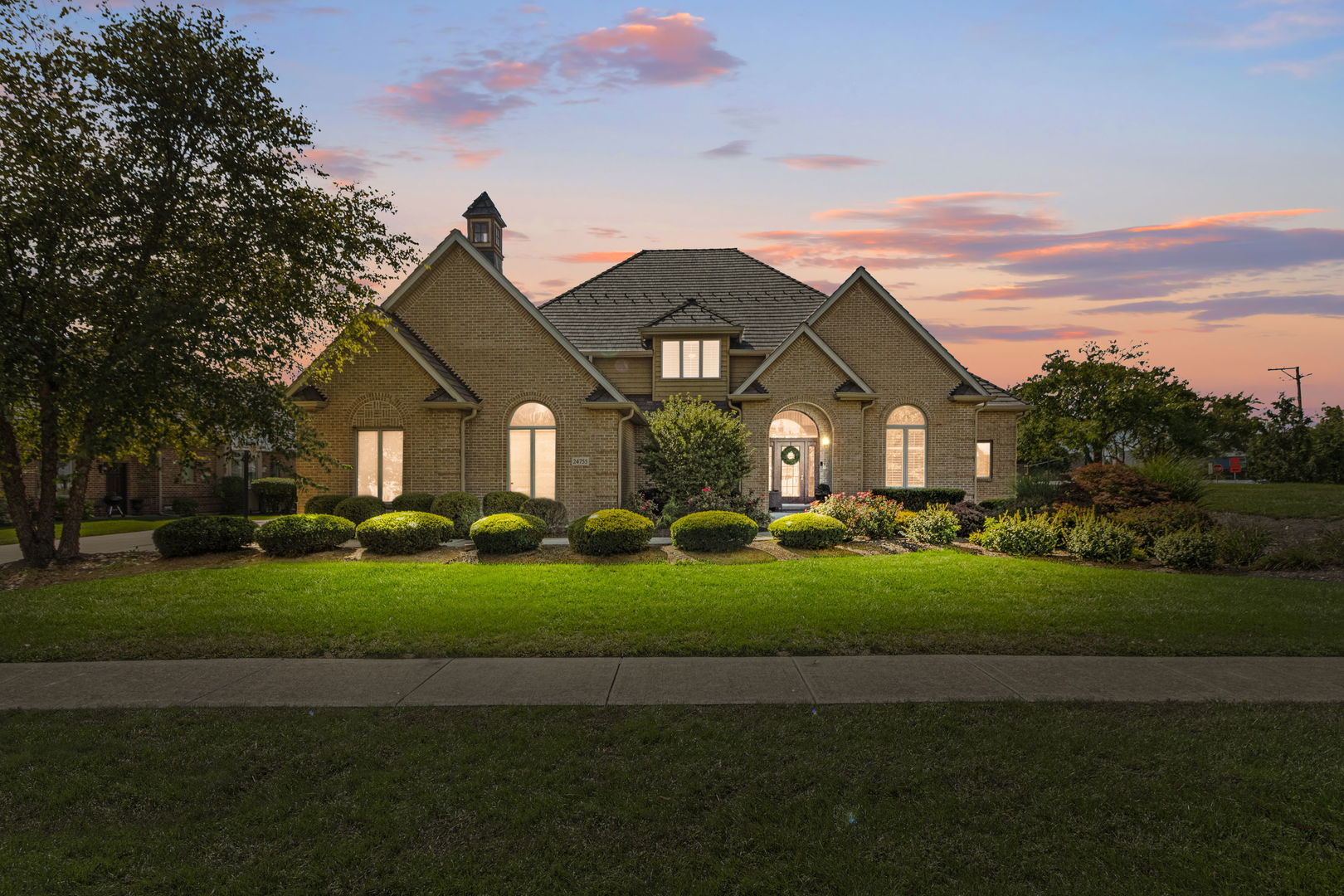 Shorewood, Illinois, 60404, United States, 4 Bedrooms Bedrooms, ,6 BathroomsBathrooms,Residential,For Sale,1933443