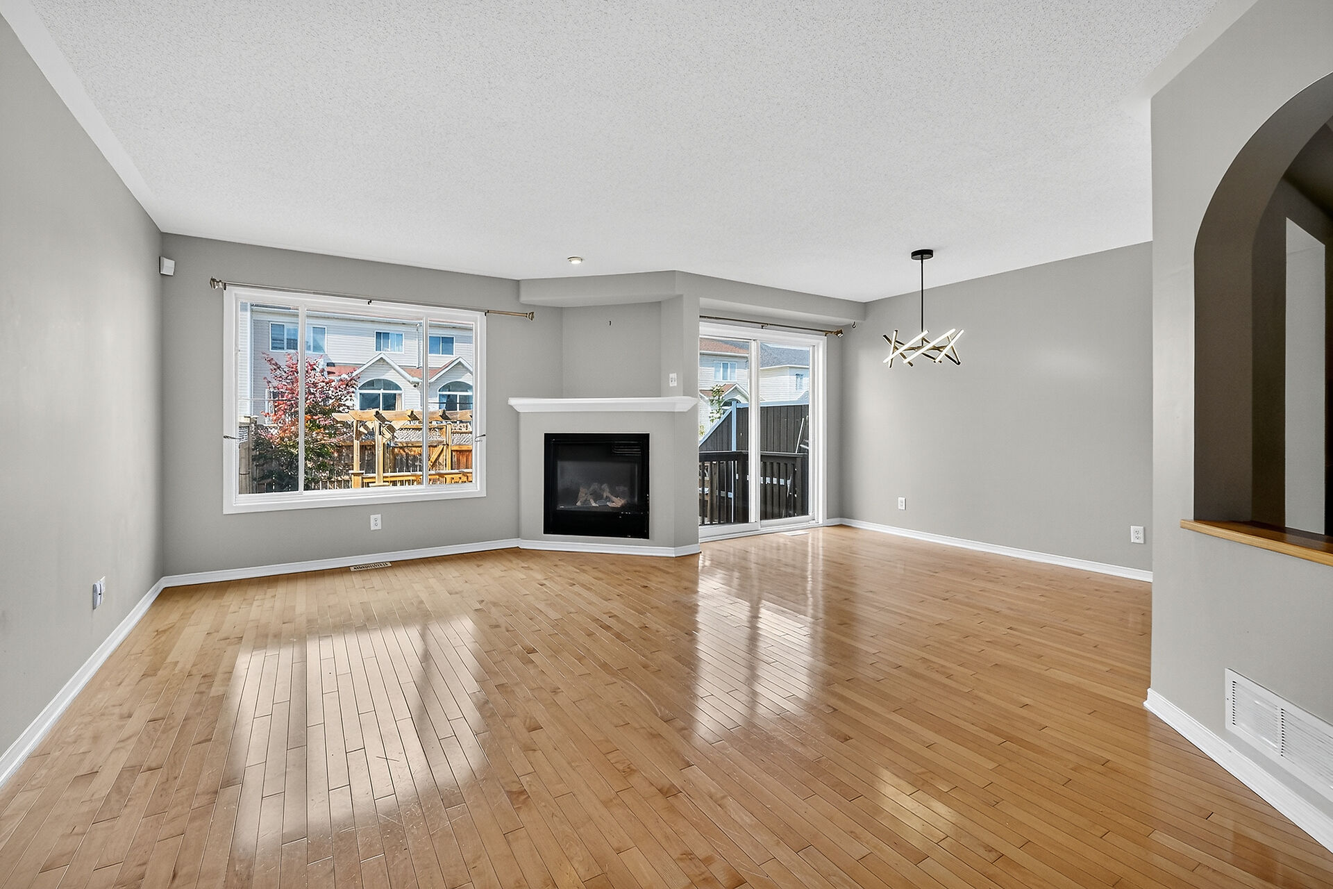 Ottawa, Ontario, K2W1E1, CA, 3 Bedrooms Bedrooms, ,3 BathroomsBathrooms,Residential,For Sale,1995671