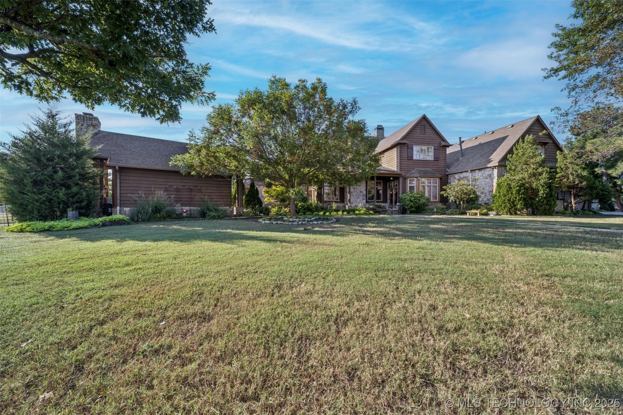 Mounds, Oklahoma, 74047, United States, 4 Bedrooms Bedrooms, ,6 BathroomsBathrooms,Residential,For Sale,1960960