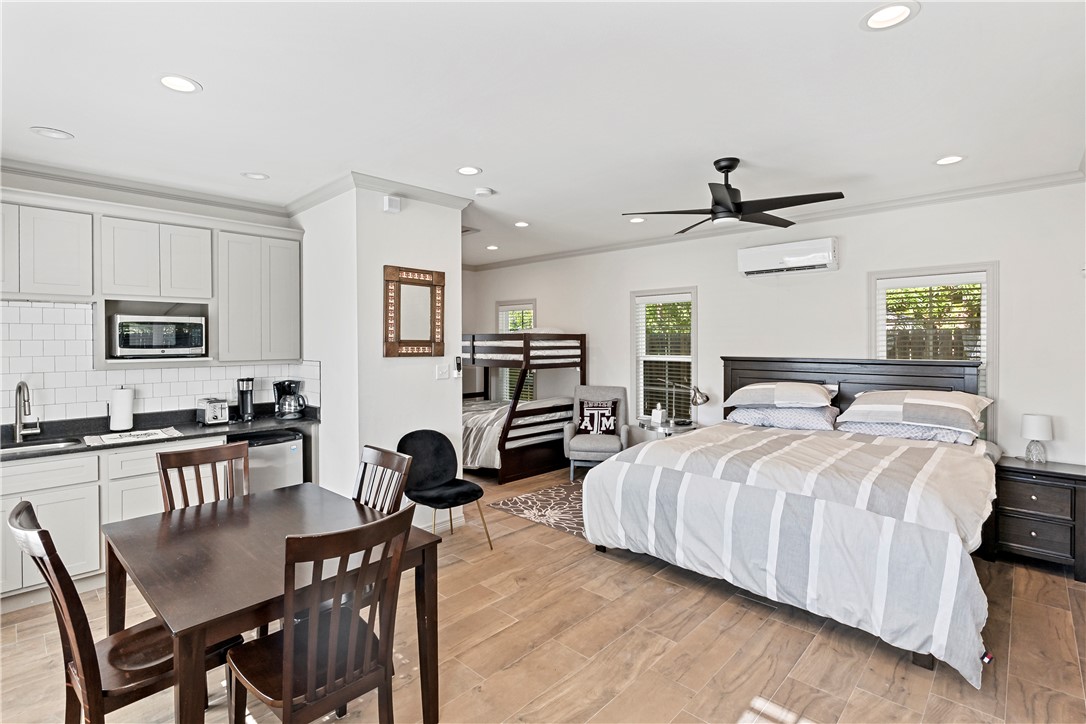 College Station, Texas, 77840, United States, 6 Bedrooms Bedrooms, ,7 BathroomsBathrooms,Residential,For Sale,1989222