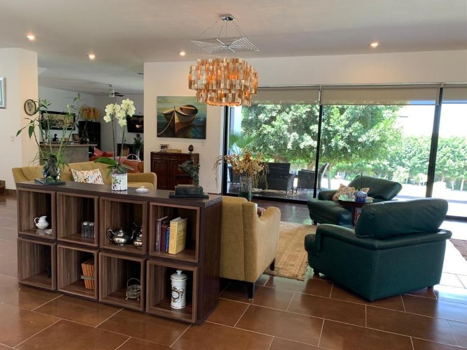 Corregidora, Querétaro, 76000, Mexico, 5 Bedrooms Bedrooms, ,1 BathroomBathrooms,Residential,For Sale,1994354