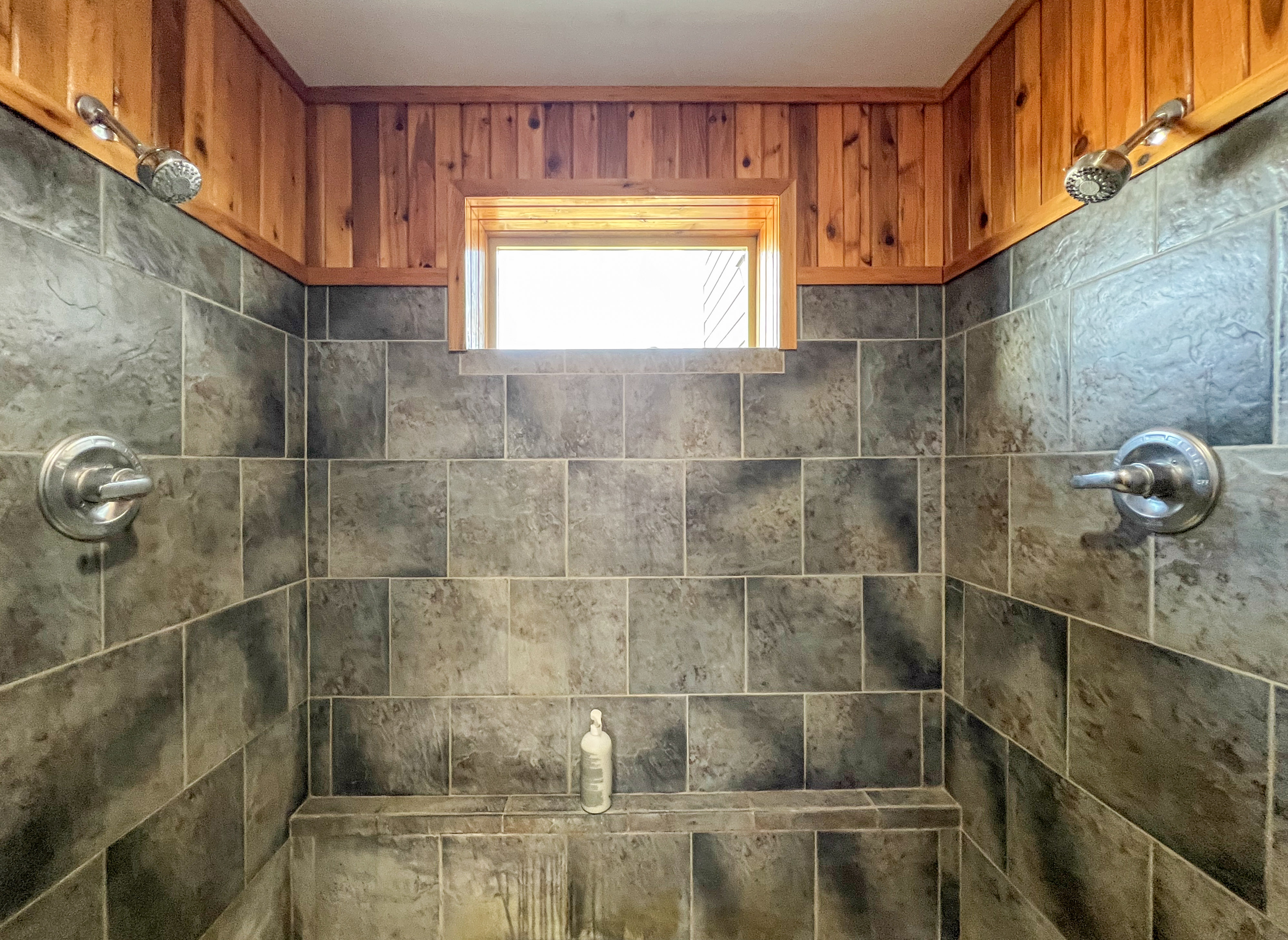 Kettle Falls, Washington, 99141, United States, 4 Bedrooms Bedrooms, ,4 BathroomsBathrooms,Residential,For Sale,1984366