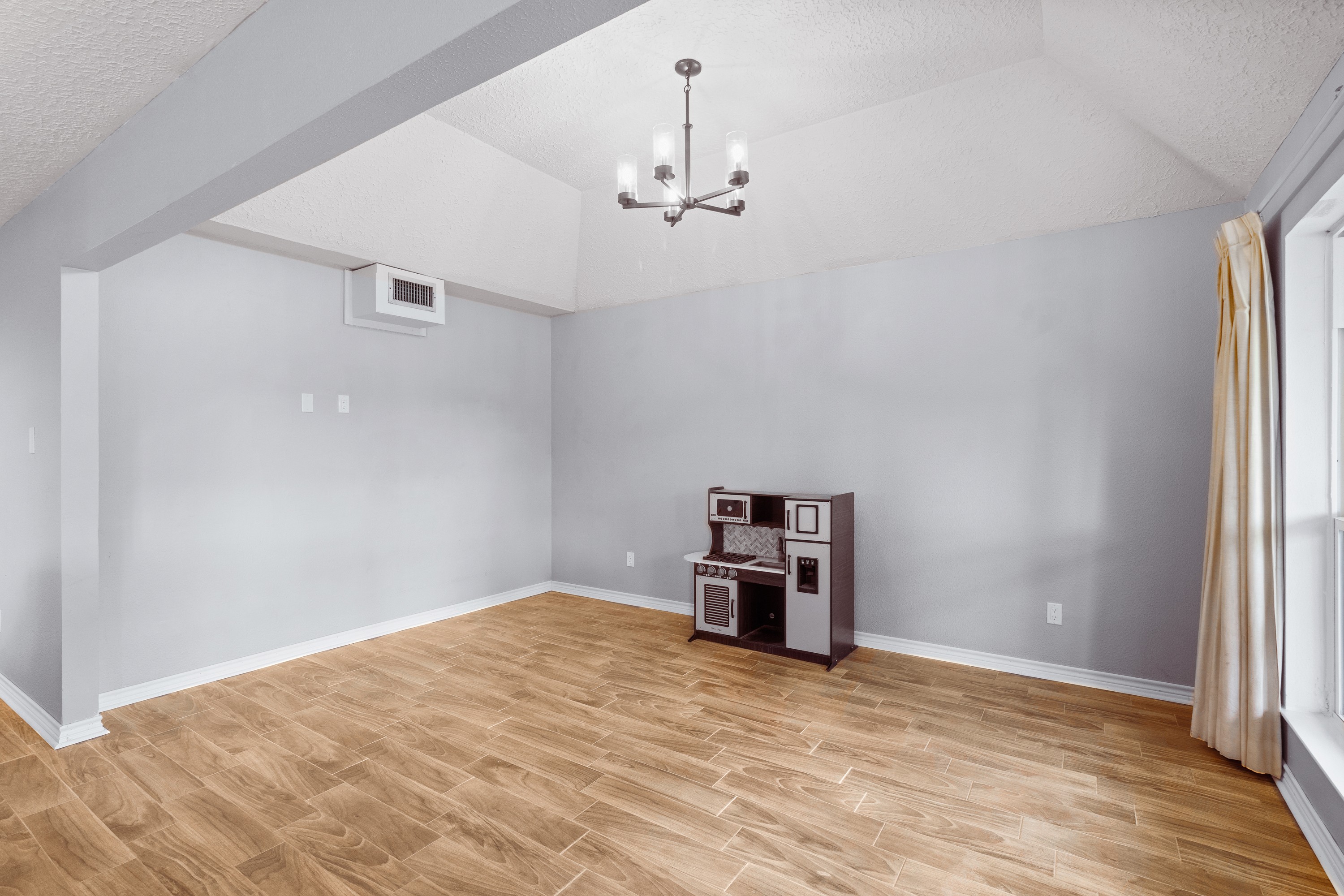 Henderson, Texas, 75652, United States, 6 Bedrooms Bedrooms, ,5 BathroomsBathrooms,Residential,For Sale,1920809