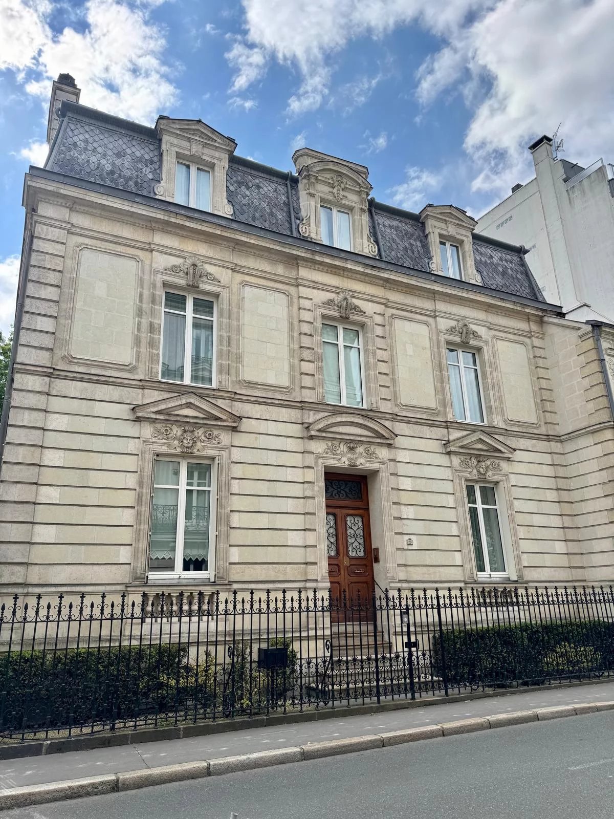 Nantes, Pays de la Loire, 44000, FR, 7 Bedrooms Bedrooms, ,7 BathroomsBathrooms,Residential,For Sale,2002267