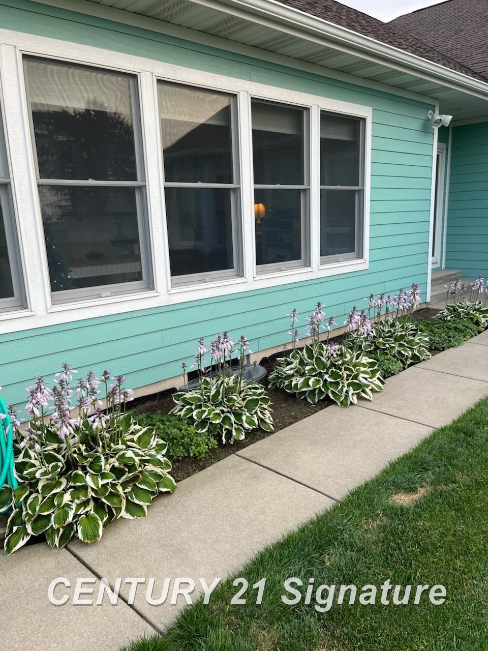 Freeland, Michigan, 48623, United States, 5 Bedrooms Bedrooms, ,4 BathroomsBathrooms,Residential,For Sale,1973671