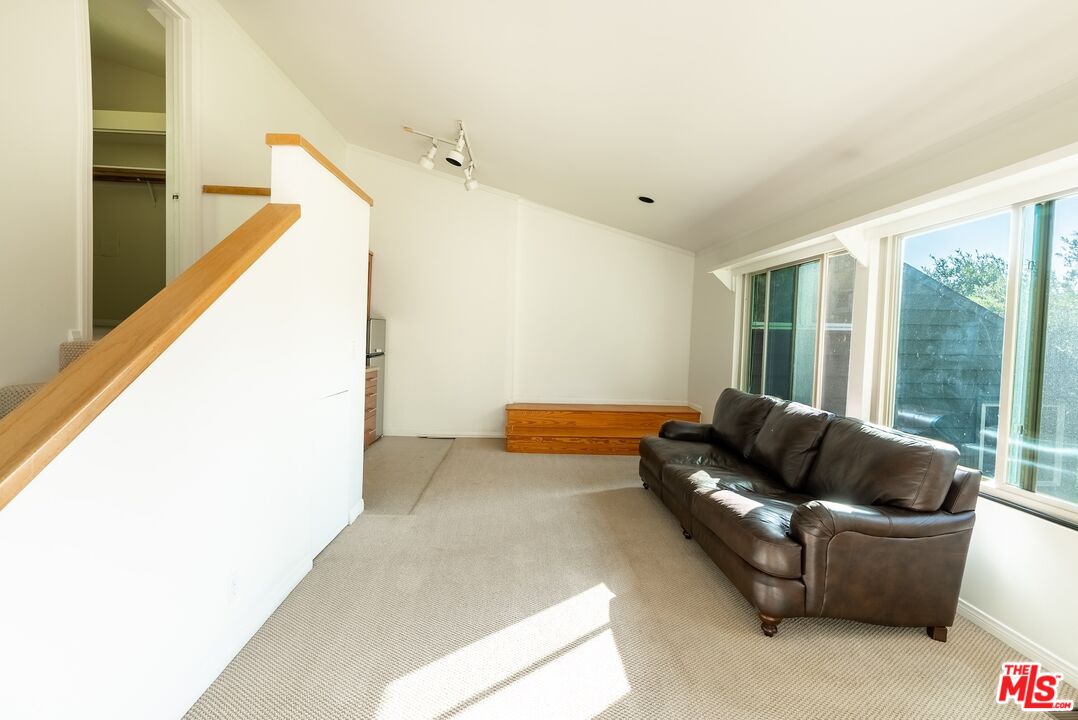 Topanga, California, 90290, United States, 4 Bedrooms Bedrooms, ,5 BathroomsBathrooms,Residential,For Sale,1796839