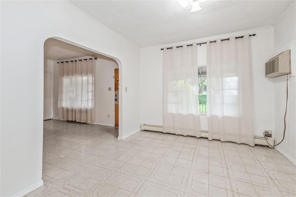 Elmont, New York, 11003, United States, 5 Bedrooms Bedrooms, ,2 BathroomsBathrooms,Residential,For Sale,1928943