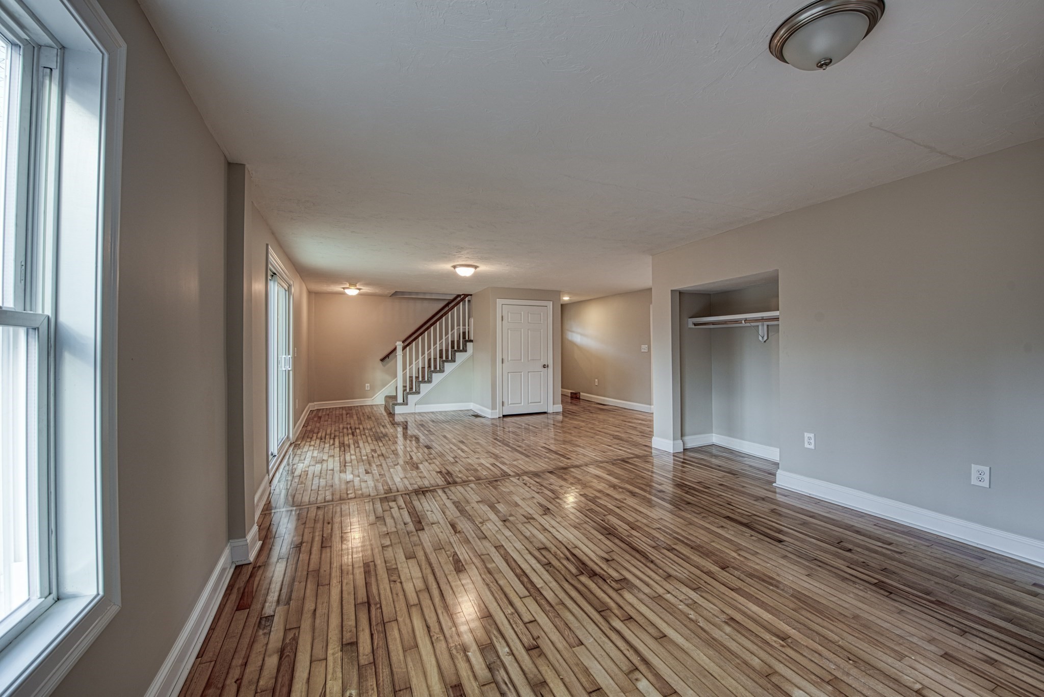 Taunton, Massachusetts, 02780, United States, 3 Bedrooms Bedrooms, ,2 BathroomsBathrooms,Residential,For Sale,2005386