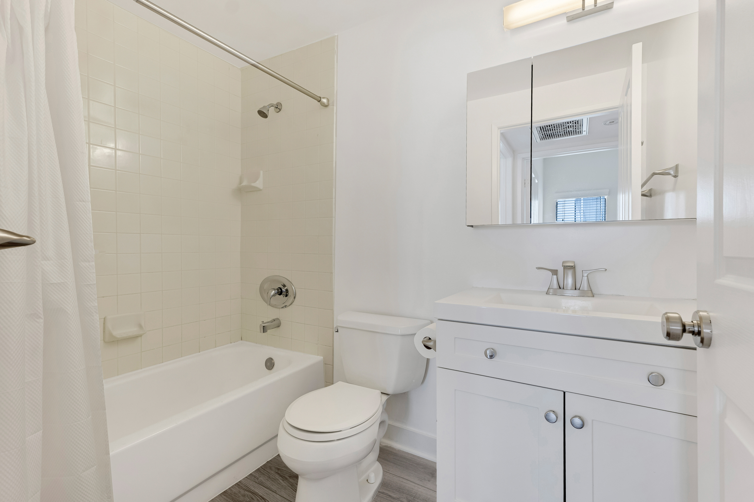  2550 S Centinela Avenue #106 - 物件實景