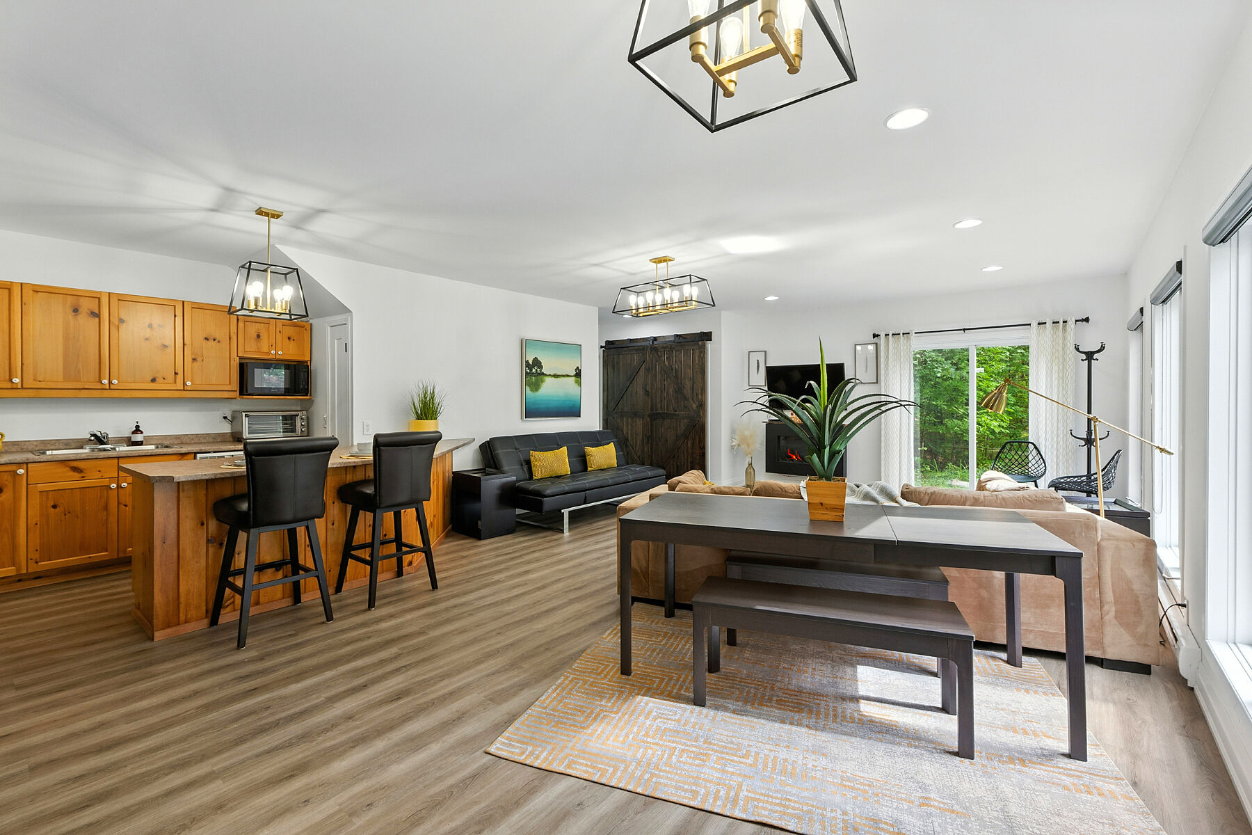  Beautifully Updated Home - 物件實景