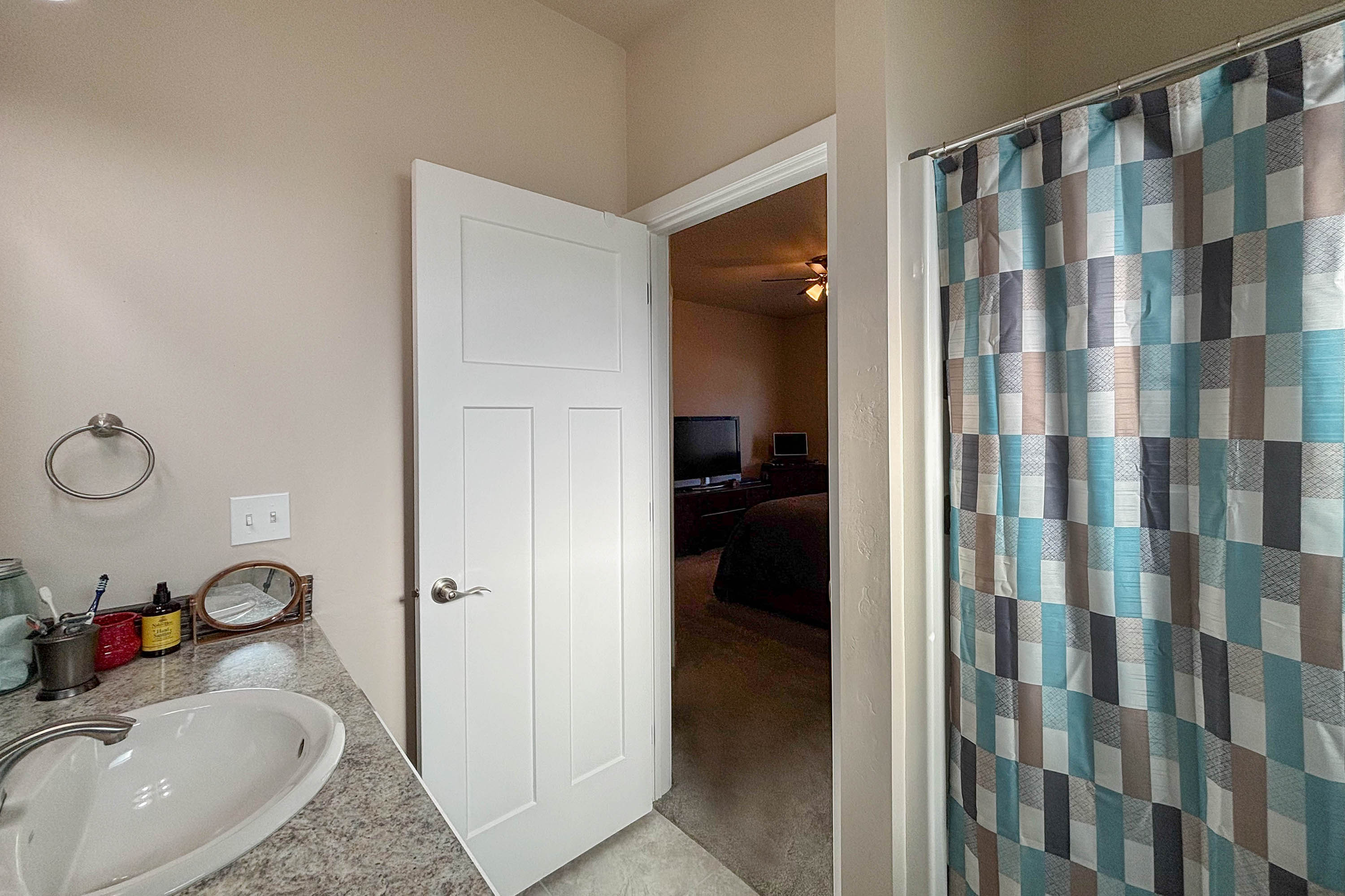 Sandpoint, Idaho, 83864, United States, 3 Bedrooms Bedrooms, ,2 BathroomsBathrooms,Residential,For Sale,2005755