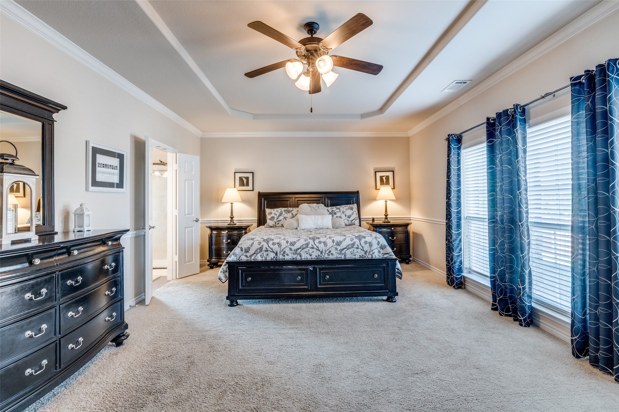 Kennedale, Texas, 76060, United States, 5 Bedrooms Bedrooms, ,4 BathroomsBathrooms,Residential,For Sale,1926987