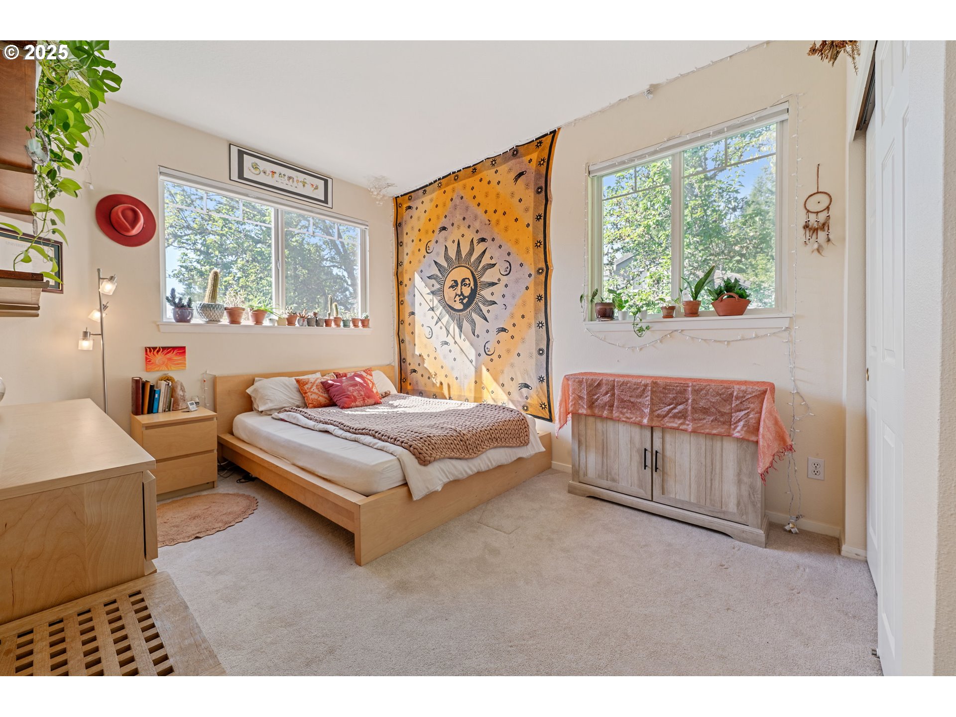 Portland, Oregon, 97229, United States, 2 Bedrooms Bedrooms, ,2 BathroomsBathrooms,Residential,For Sale,1925934