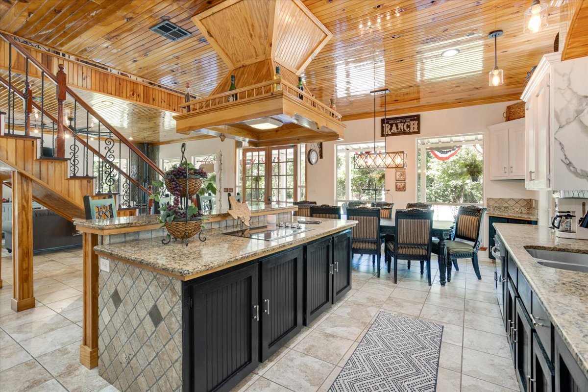 Bonham, Texas, 75418, United States, 6 Bedrooms Bedrooms, ,3 BathroomsBathrooms,Residential,For Sale,1983606