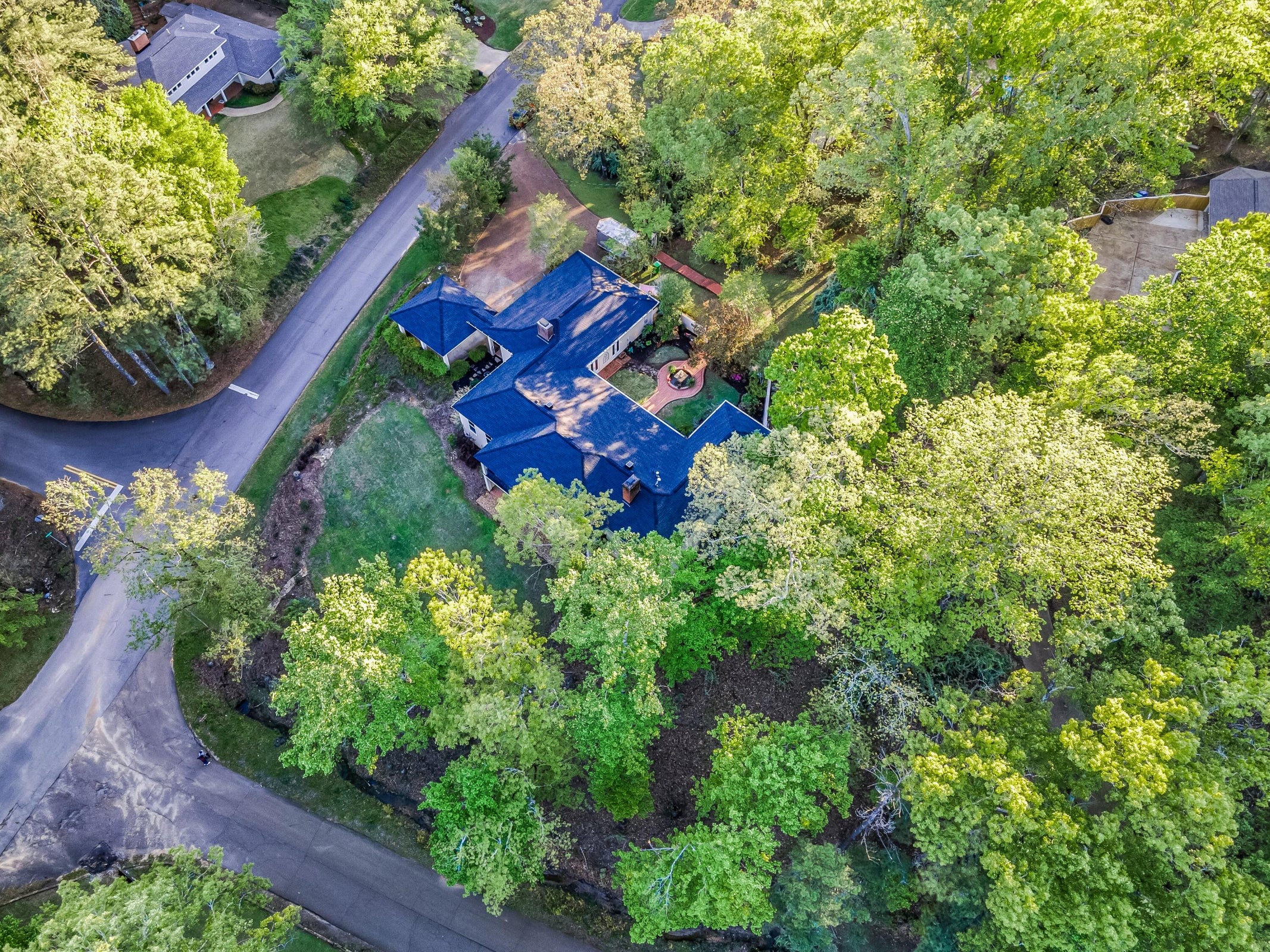 Columbus, Mississippi, 39705, United States, 4 Bedrooms Bedrooms, ,4 BathroomsBathrooms,Residential,For Sale,1976327