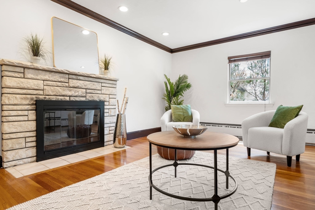 Newton, Massachusetts, 02468, United States, 4 Bedrooms Bedrooms, ,4 BathroomsBathrooms,Residential,For Sale,1942109