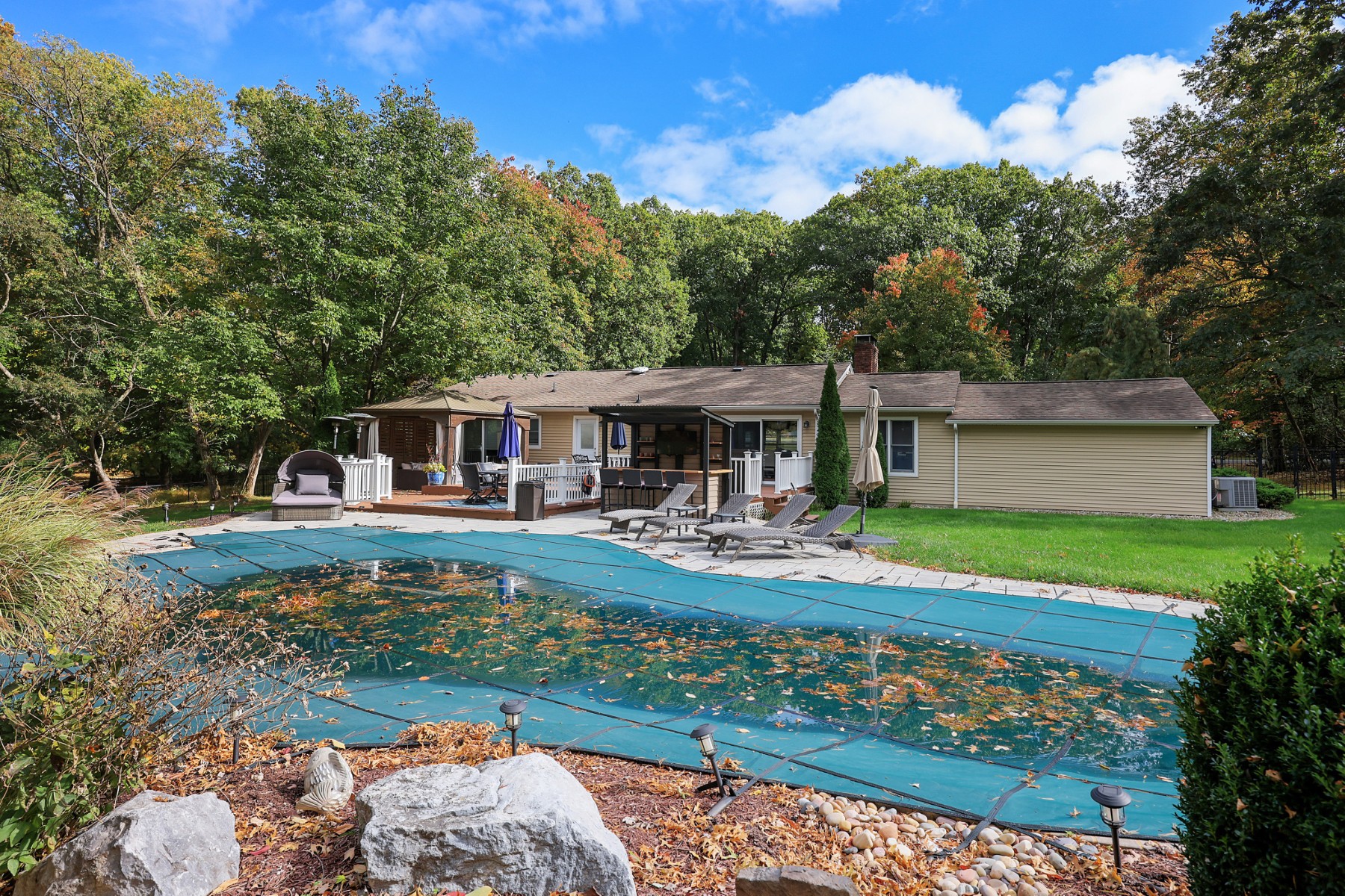  Inviting Ranch Home Offers Exceptional Indoor-Outdoor Entertainment Spaces - 物件實景