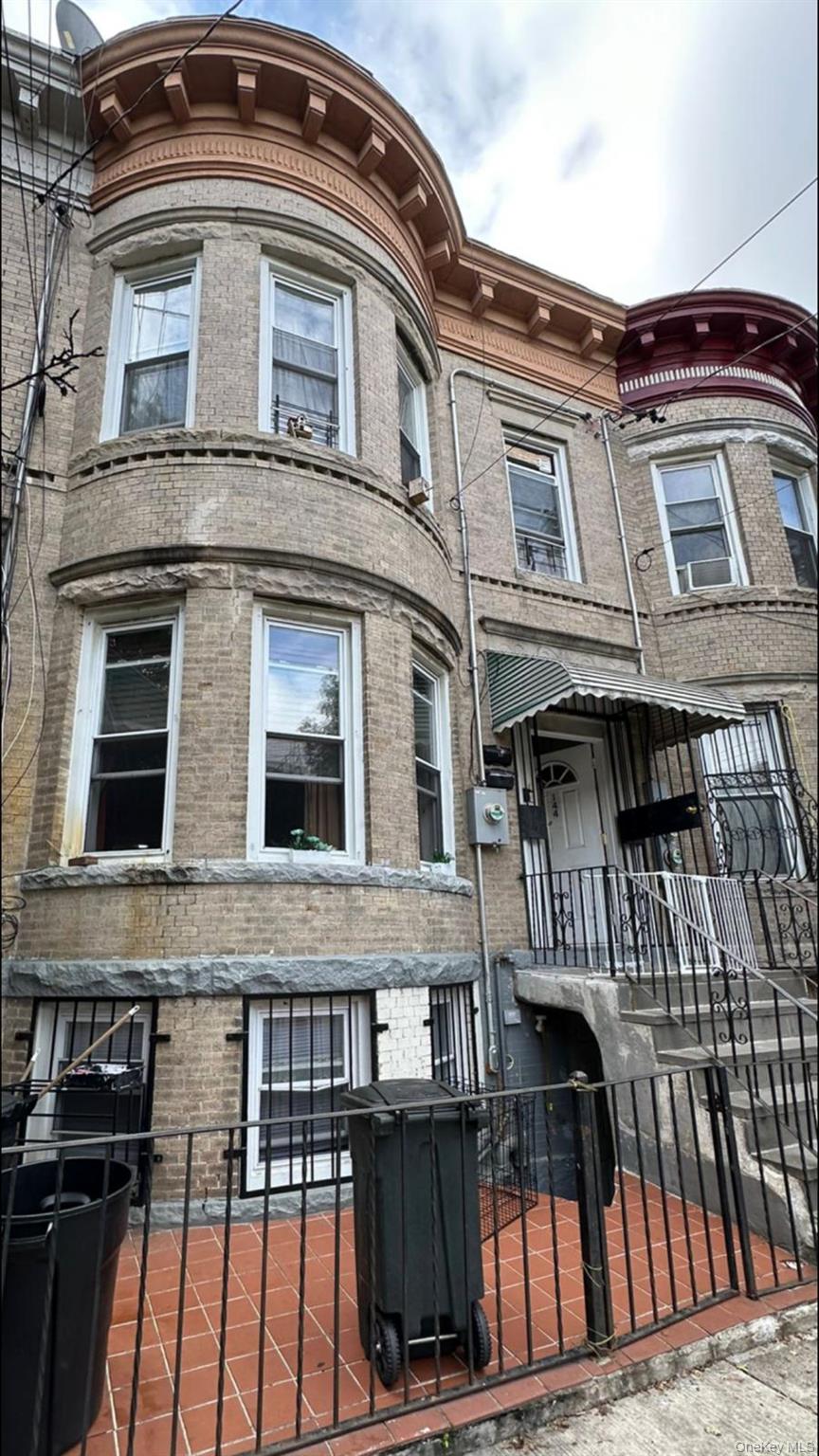 Brooklyn, New York, 11208, United States, 7 Bedrooms Bedrooms, ,3 BathroomsBathrooms,Residential,For Sale,1984304
