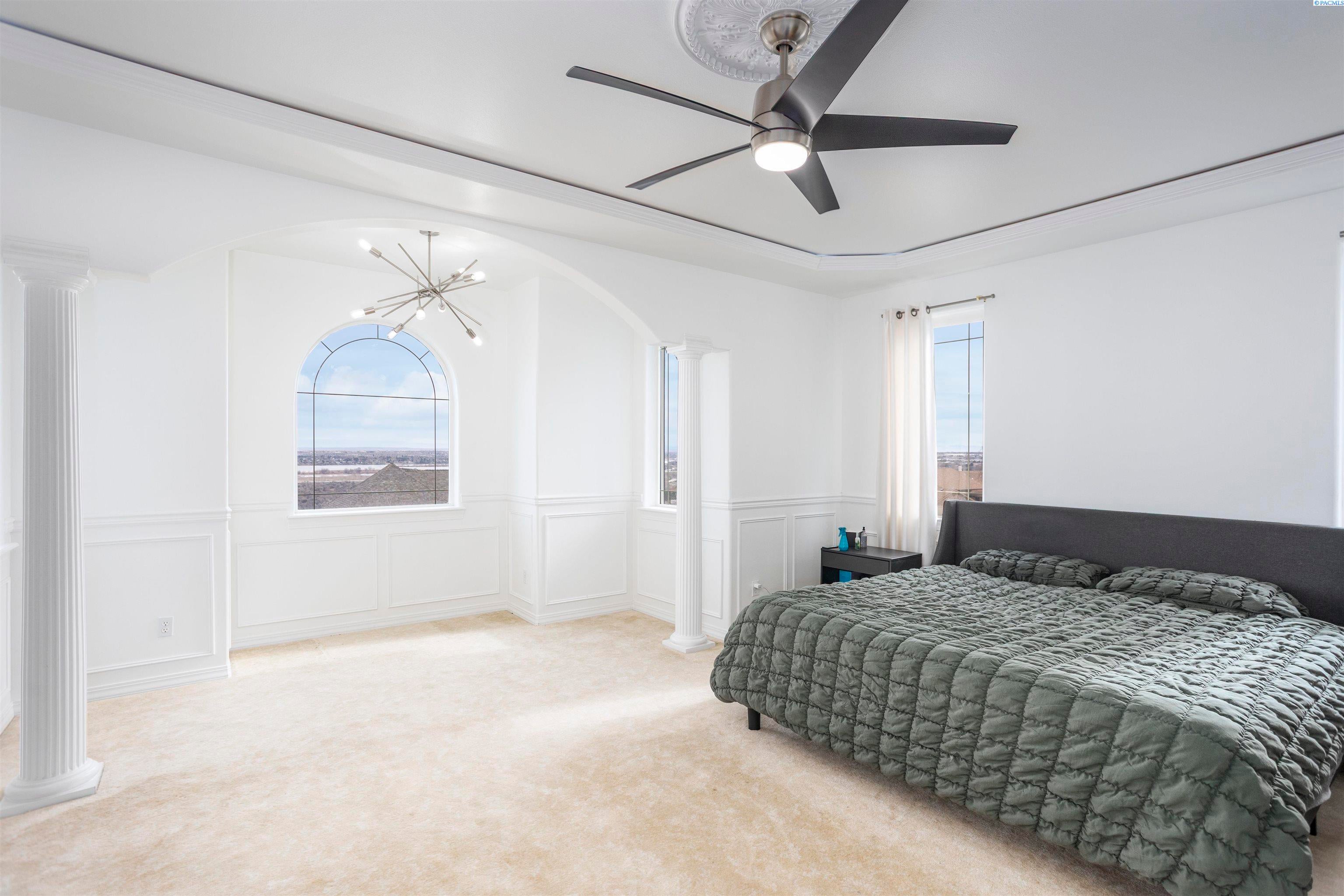 Richland, Washington, 99352, United States, 4 Bedrooms Bedrooms, ,4 BathroomsBathrooms,Residential,For Sale,1977070