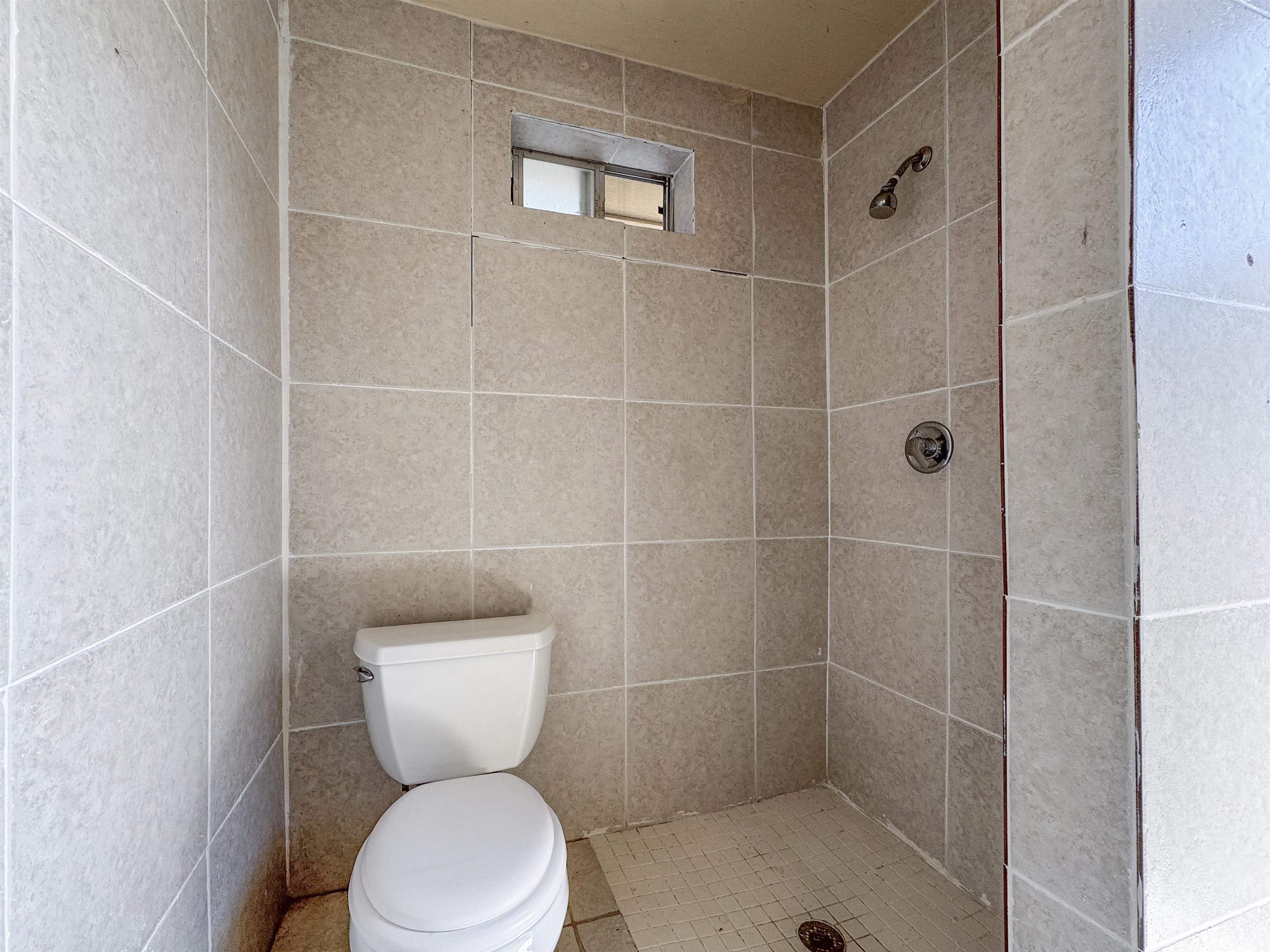 Laredo, Texas, 78041, United States, 4 Bedrooms Bedrooms, ,5 BathroomsBathrooms,Residential,For Sale,1787363