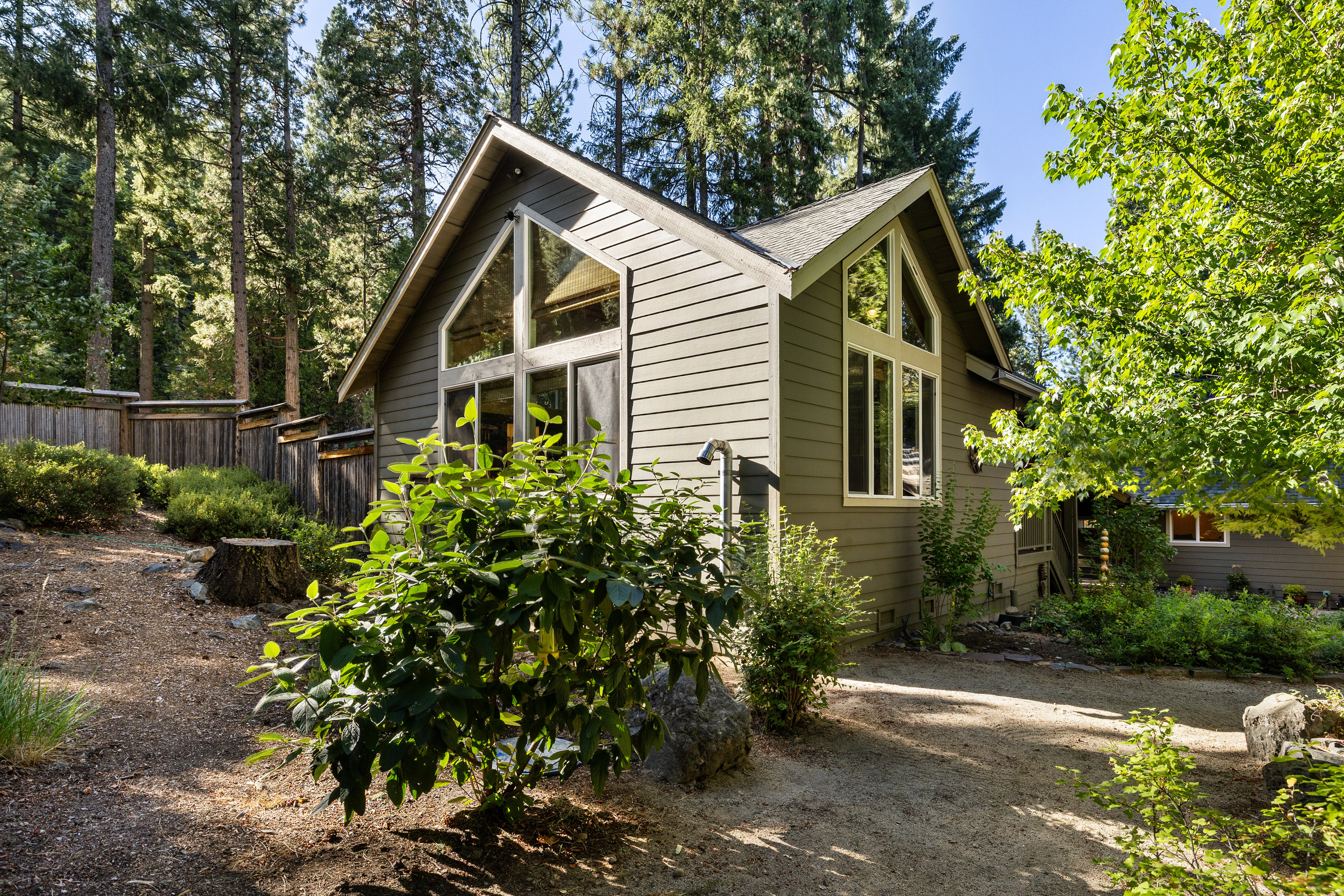  Luxury Mountain Retreat with Guest House on 1 Acre in the Heart of Graeagle - 物件實景