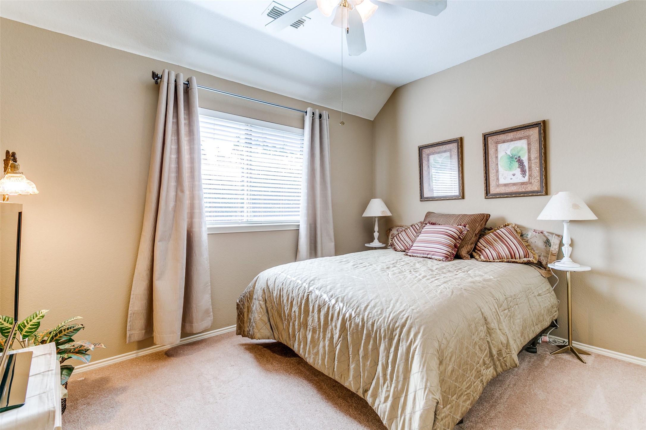 Corinth, Texas, 76208, United States, 4 Bedrooms Bedrooms, ,4 BathroomsBathrooms,Residential,For Sale,1839023