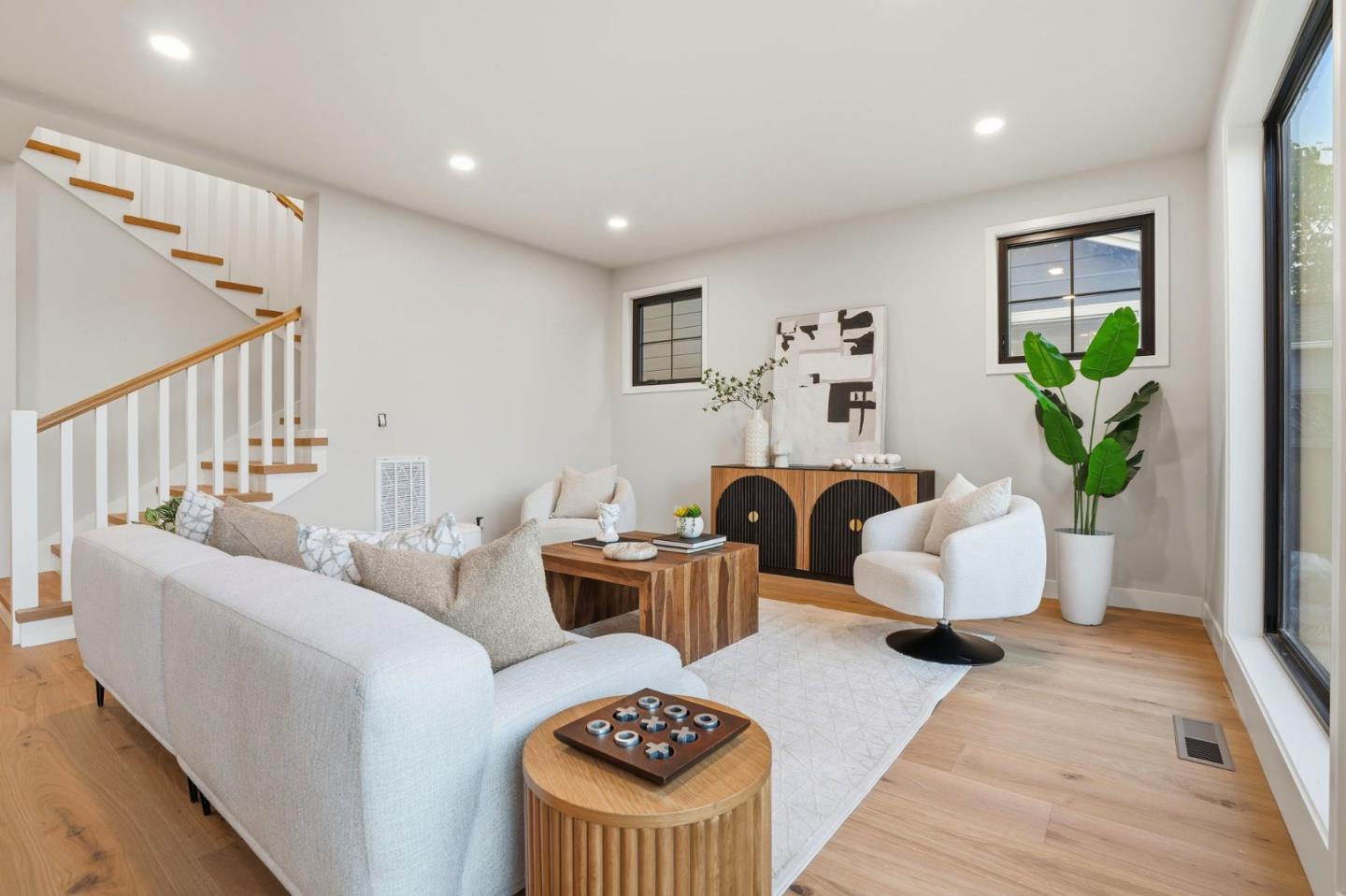 San Carlos, California, 94070, United States, 4 Bedrooms Bedrooms, ,4 BathroomsBathrooms,Residential,For Sale,1989305