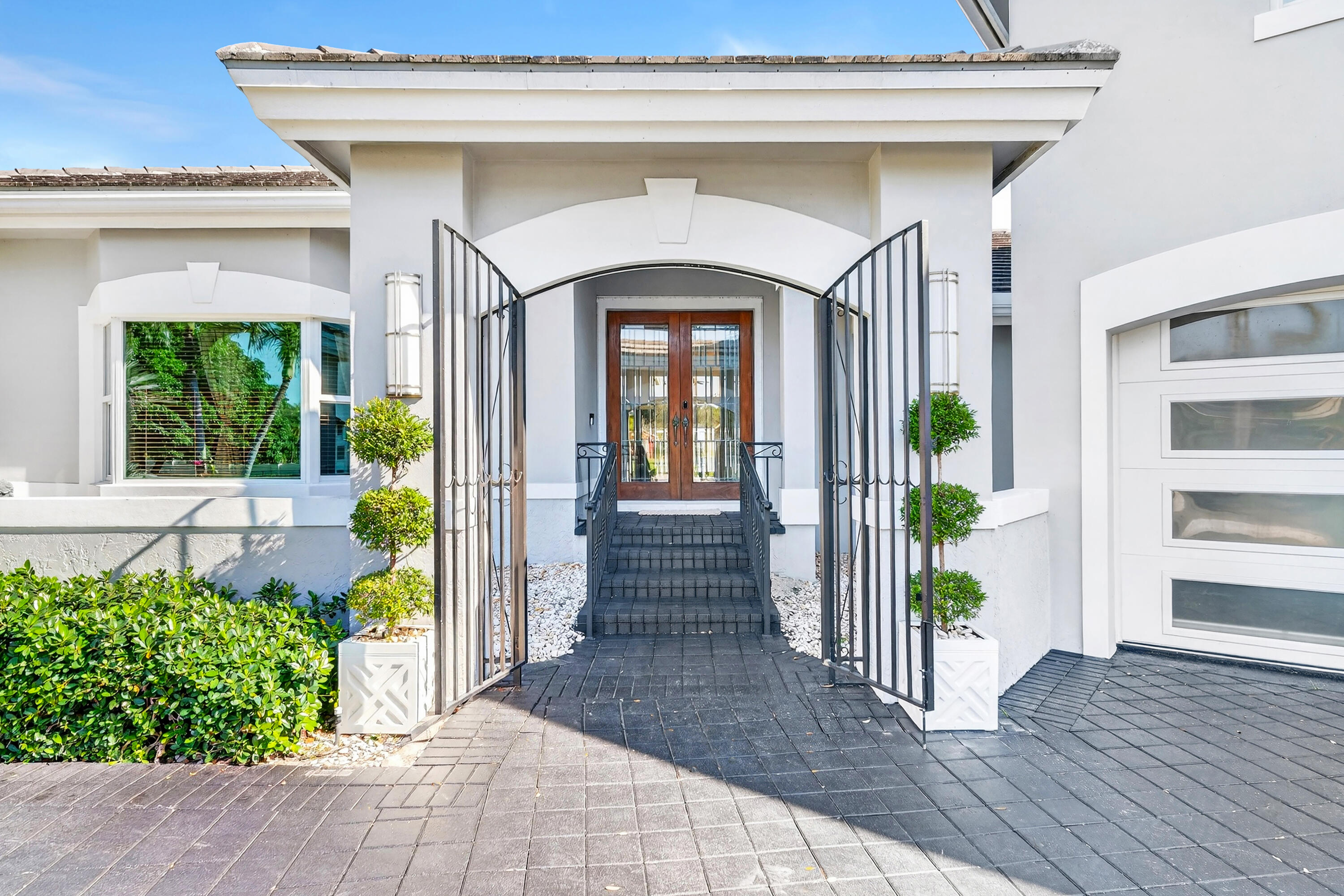 West Palm Beach, Florida, 33401, United States, 4 Bedrooms Bedrooms, ,5 BathroomsBathrooms,Residential,For Sale,2002916