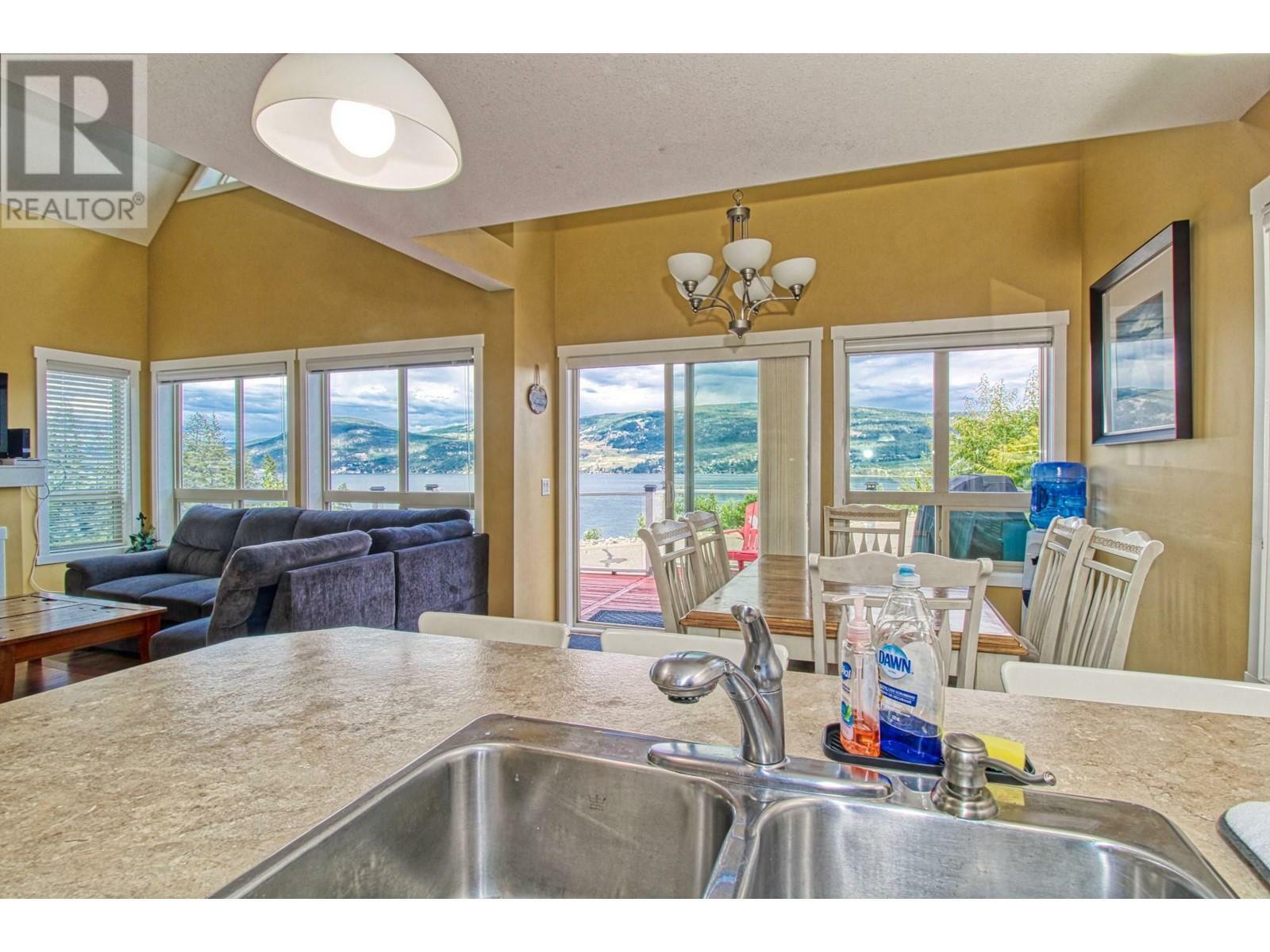 KELOWNA, British Columbia, V1Z 3R8, CA, 3 Bedrooms Bedrooms, ,2 BathroomsBathrooms,Residential,For Sale,1837259