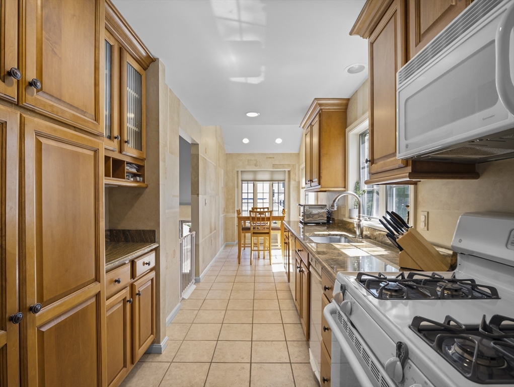 Worcester, Massachusetts, 01609, United States, 3 Bedrooms Bedrooms, ,4 BathroomsBathrooms,Residential,For Sale,1970257