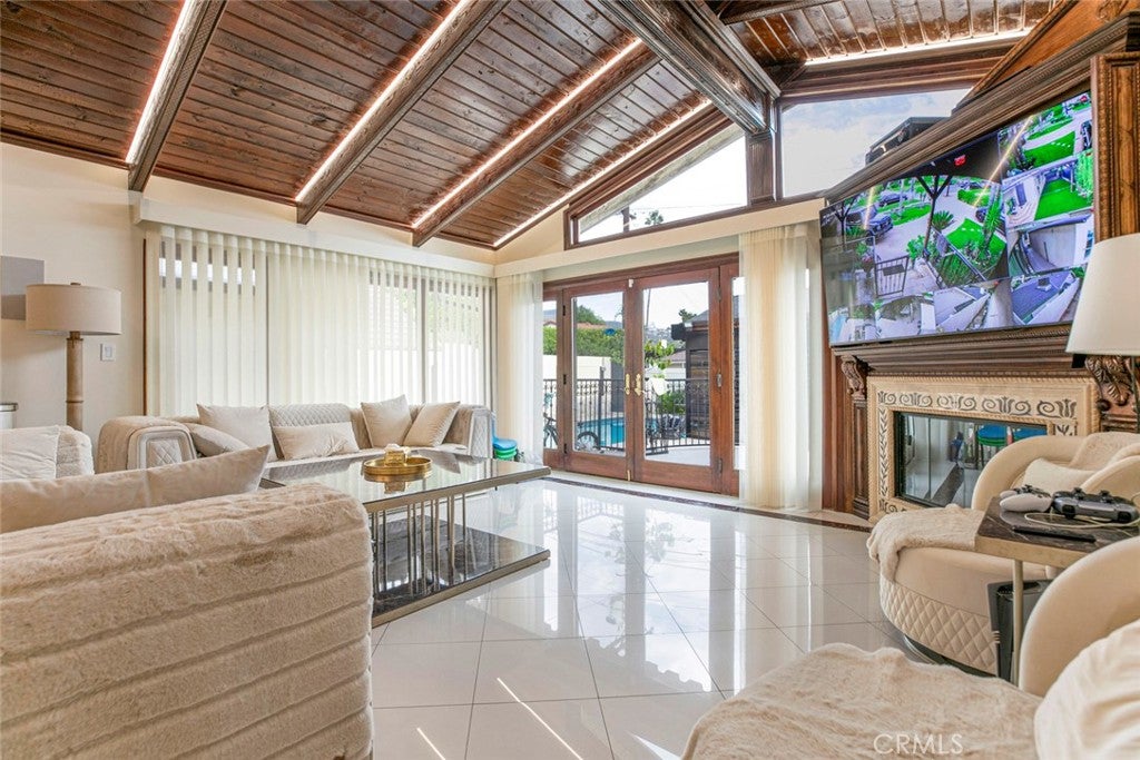 Glendale, California, 91201, United States, 4 Bedrooms Bedrooms, ,5 BathroomsBathrooms,Residential,For Sale,1969452