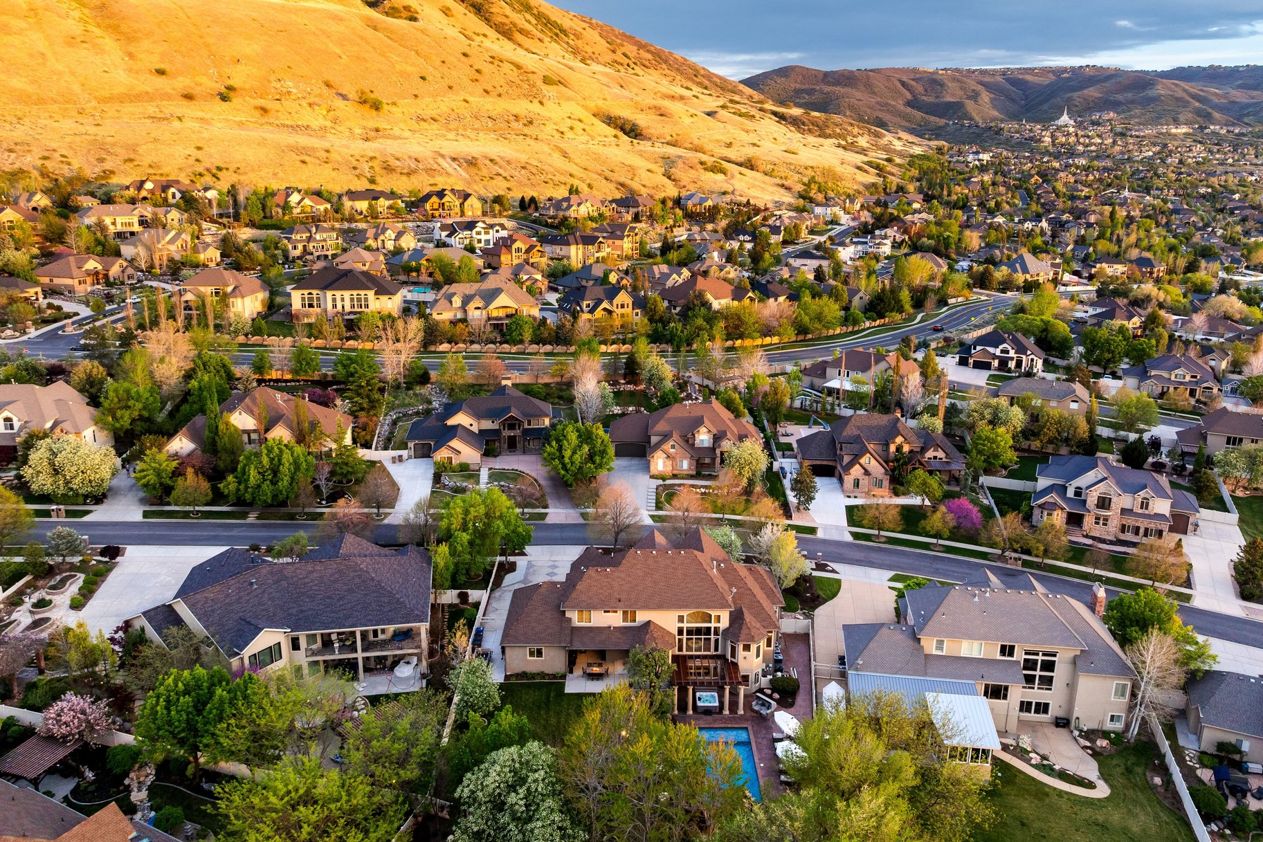  Custom 2-Story Parade Home with Dolphin Bolderscape Grotto Pool & 6 Car Garage - 物件實景
