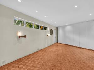 North Miami Beach, Florida, 33179, United States, 4 Bedrooms Bedrooms, ,2 BathroomsBathrooms,Residential,For Sale,1988572